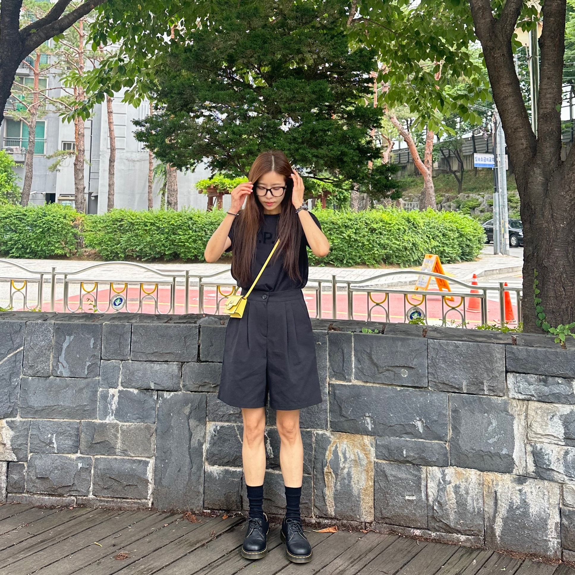 Dr. Martens 1461 Nappa Black, Chanel J12 Watch 33mm Quartz Black 착용 스타일 - 2
