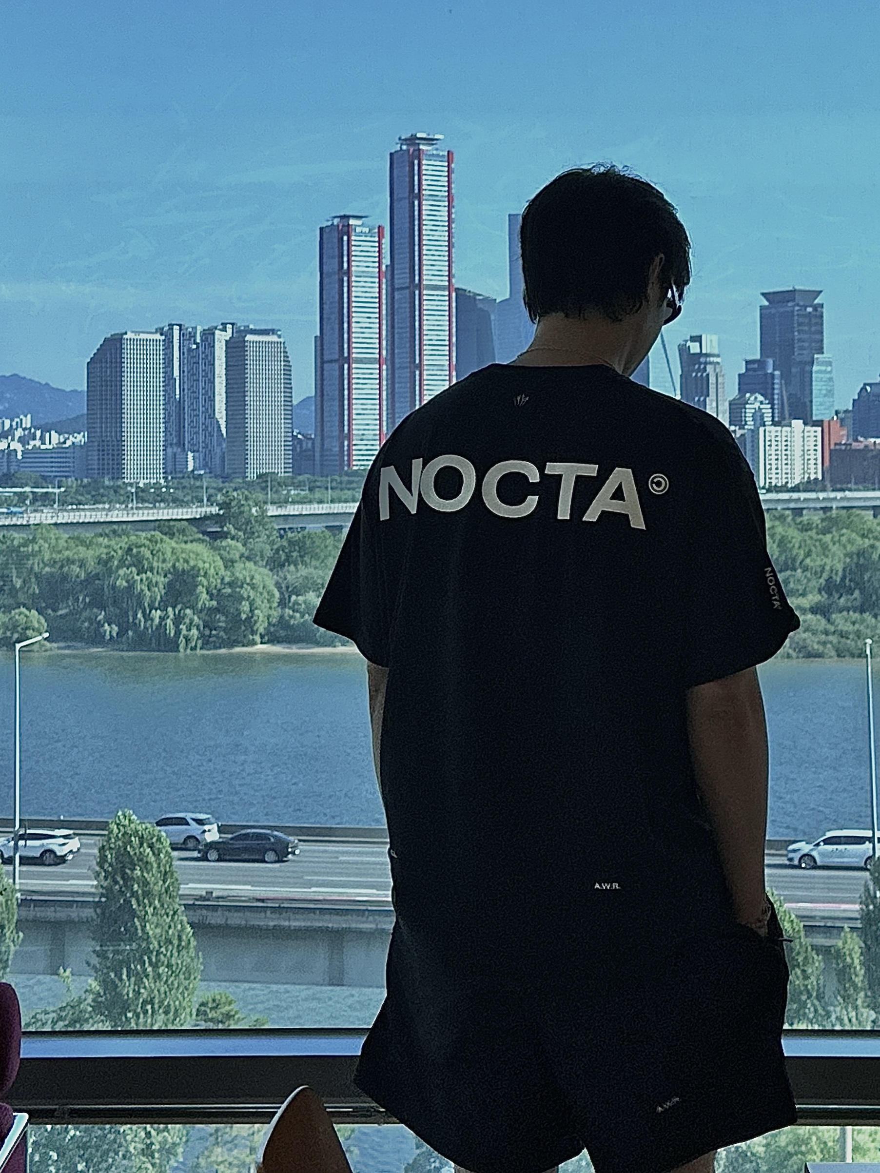 Nike x Drake Nocta Max 90 T-Shirt Black (FN7663-010), Nike x Drake Nocta Nylon Woven Shorts Black (FN8194-010) 착용 스타일 - 1