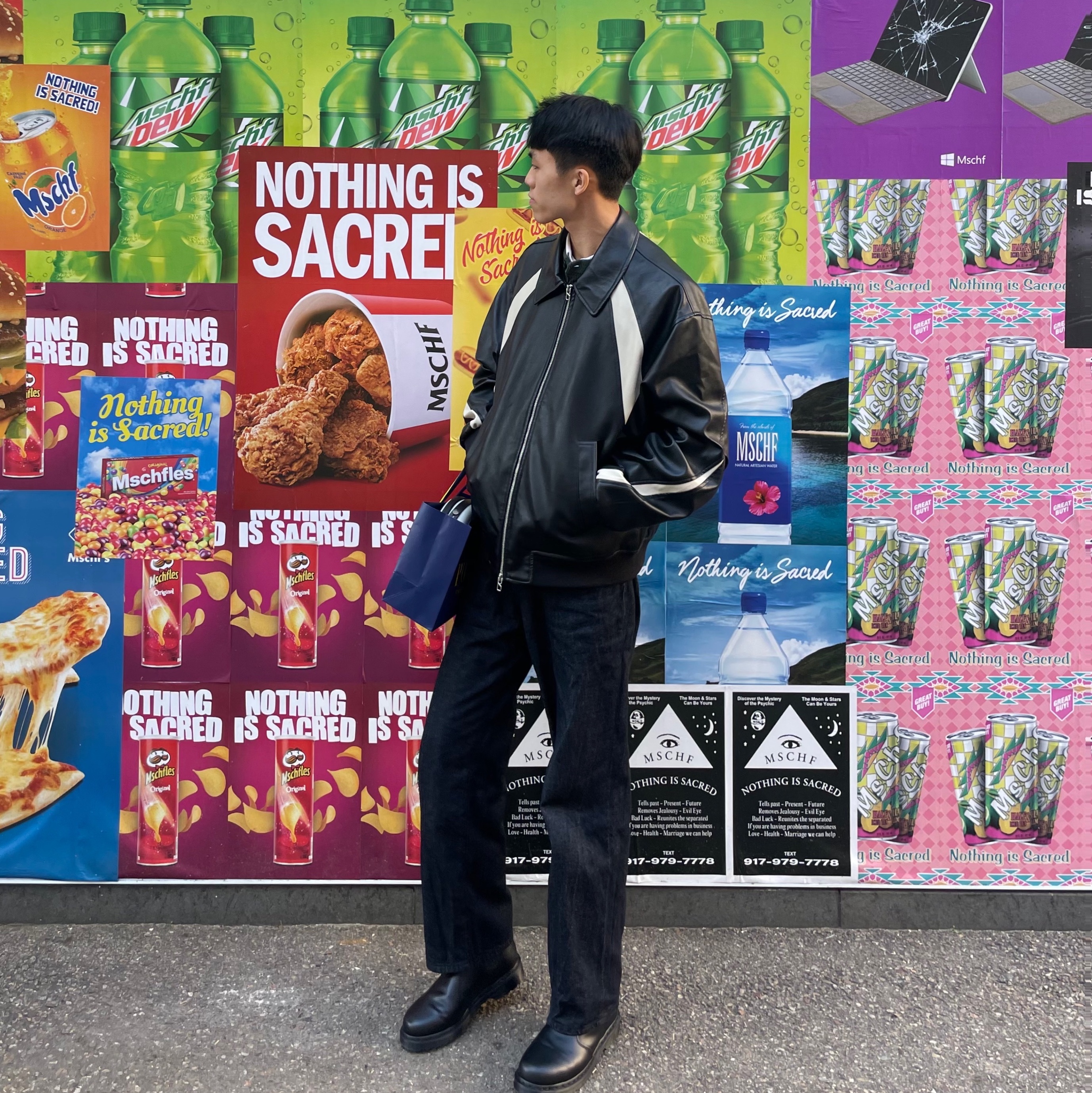 Dr. Martens 2976 Mono Smooth Leather Chelsea Boots Black, Kenzo x Verdy Oversize T-Shirt Black 착용 스타일 - 1