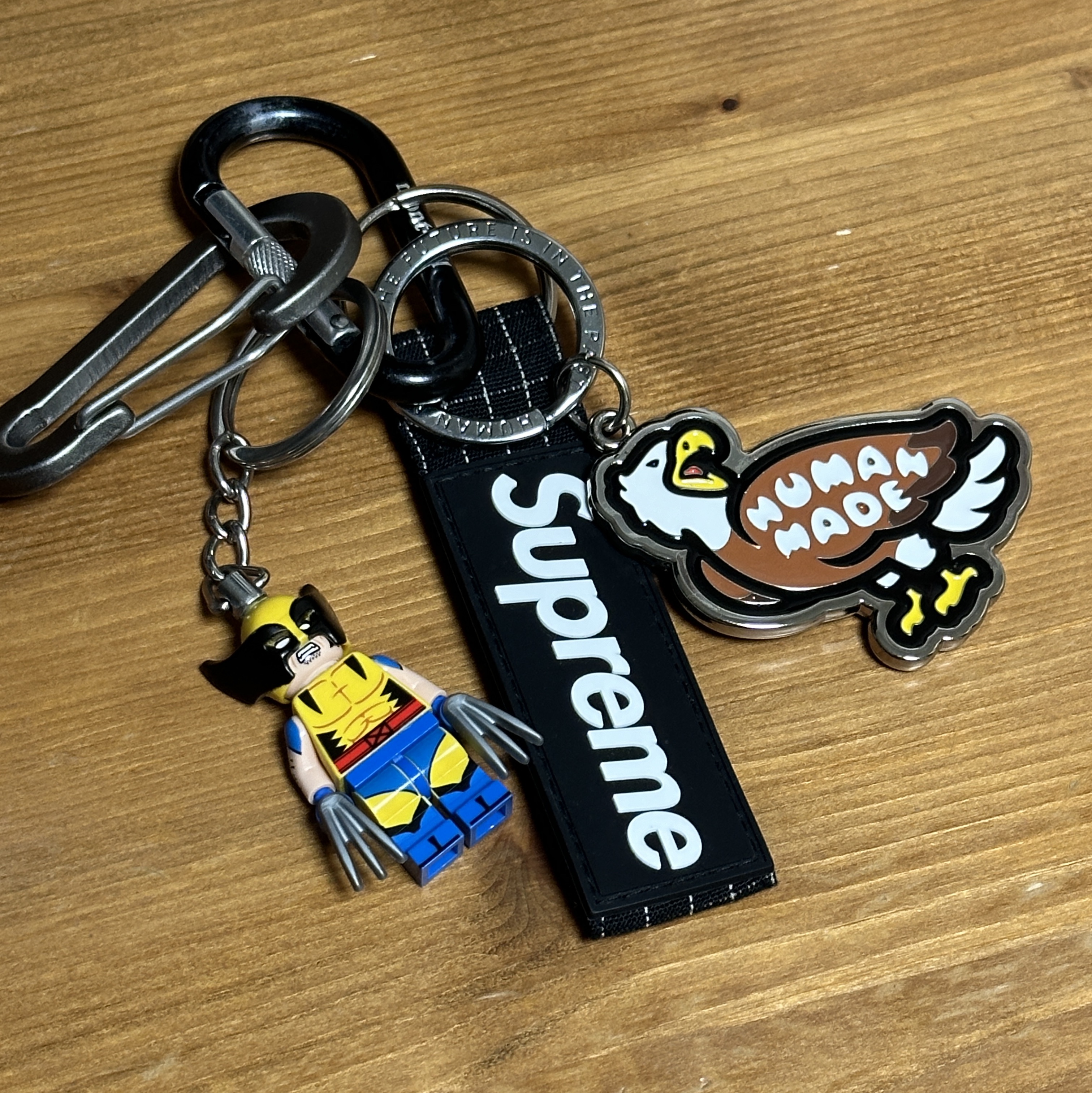 Supreme Ripstop Keychain Black - 24SS, Human Made Key Charm Silver - Fukuoka Store Exclusive 착용 스타일 - 1