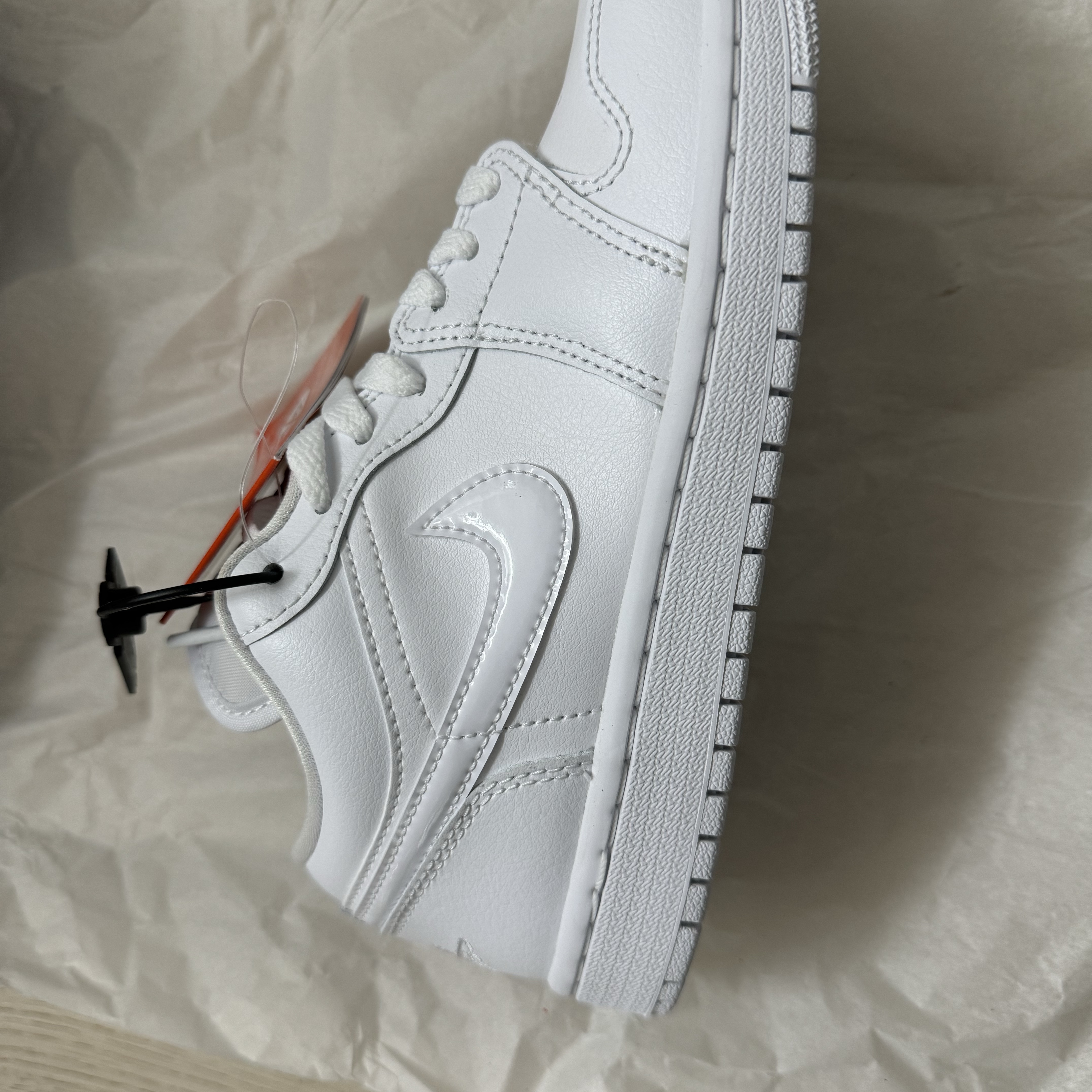 (W) Jordan 1 Low Triple White 2022 착용 스타일 - 2