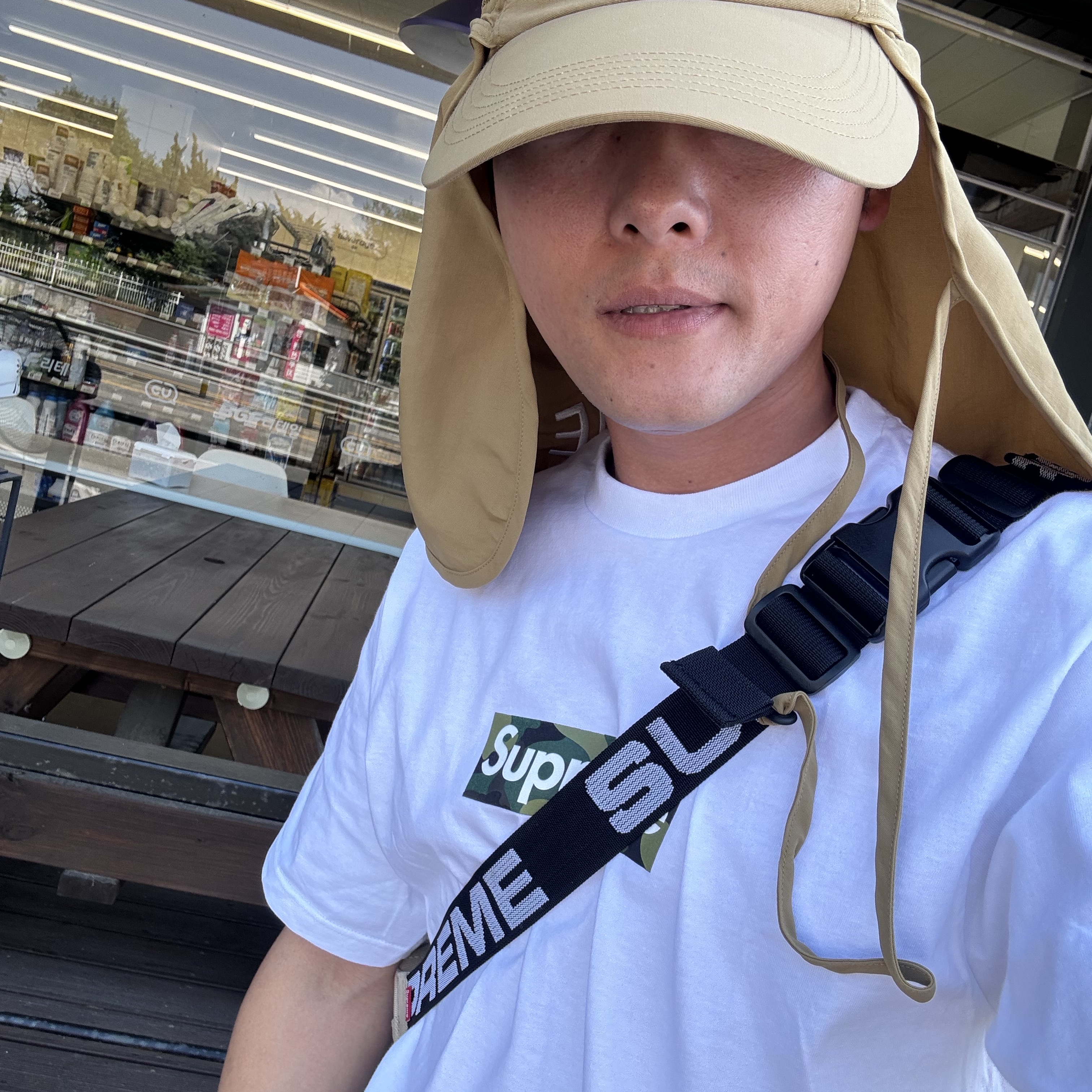 Nike x Futura Laboratories SB Dunk Low OG QS White and Geode Teal, Supreme Waist Bag Tan - 18SS 착용 스타일 - 3