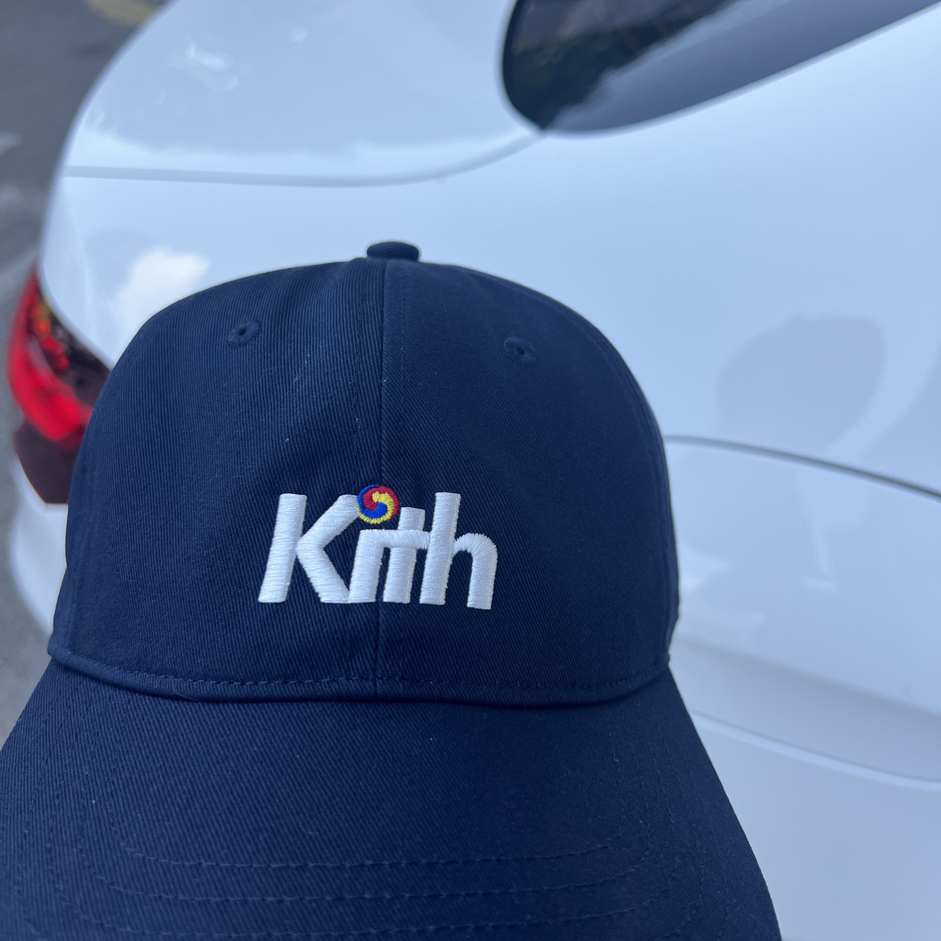 Kith Seoul Taegeuk Aaron Cap Nocturnal 착용 스타일 - 1