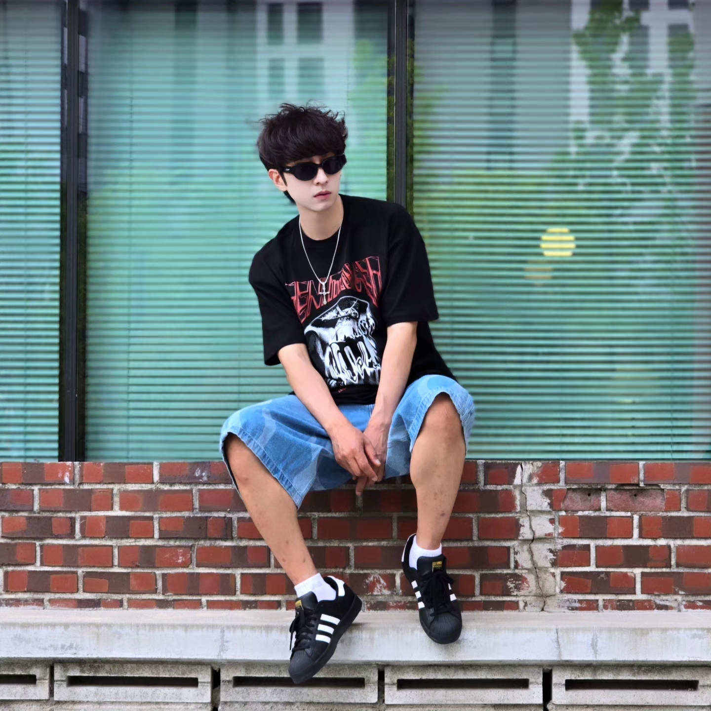 Adidas Flames Denim Shorts Blue - KR Sizing, Adidas Superstar Core Black White 착용 스타일 - 6