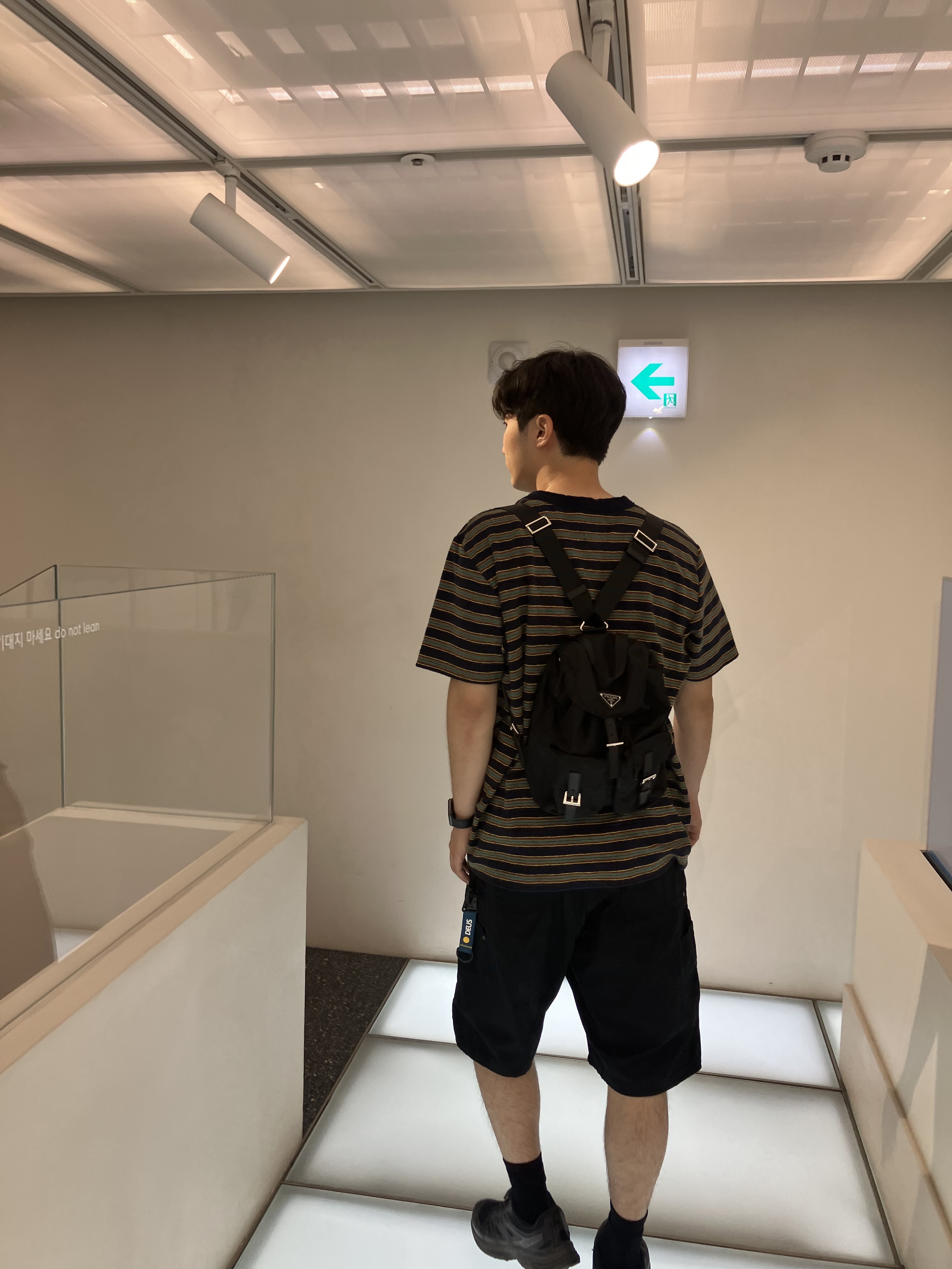 Prada Re-Nylon Small Backpack Black, Salomon XT-Wings 2 ADV Black 착용 스타일
