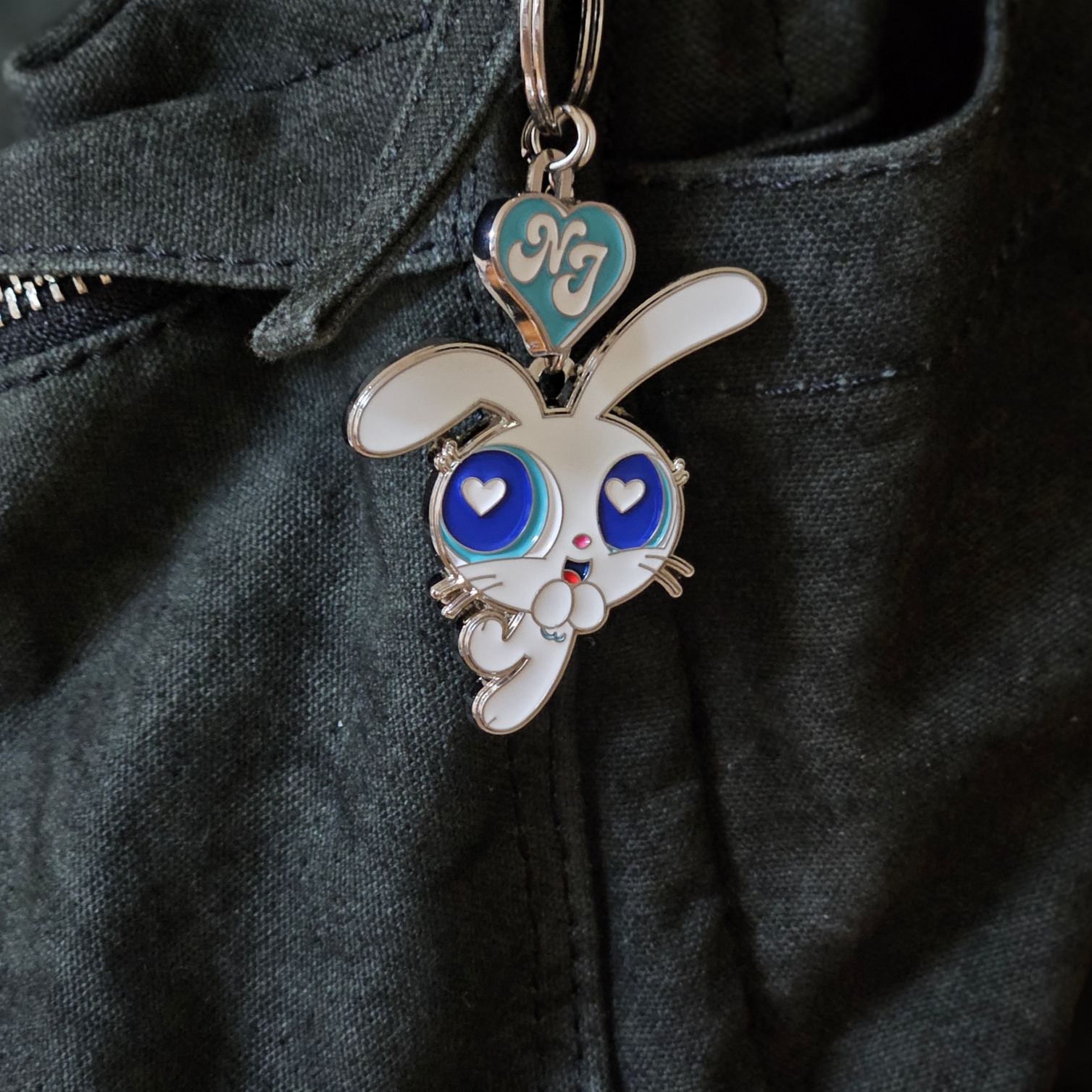 NewJeans x The Power Puff Girls Metal Keyring Bunny, Stussy Canvas Backpack Washed Black 착용 스타일