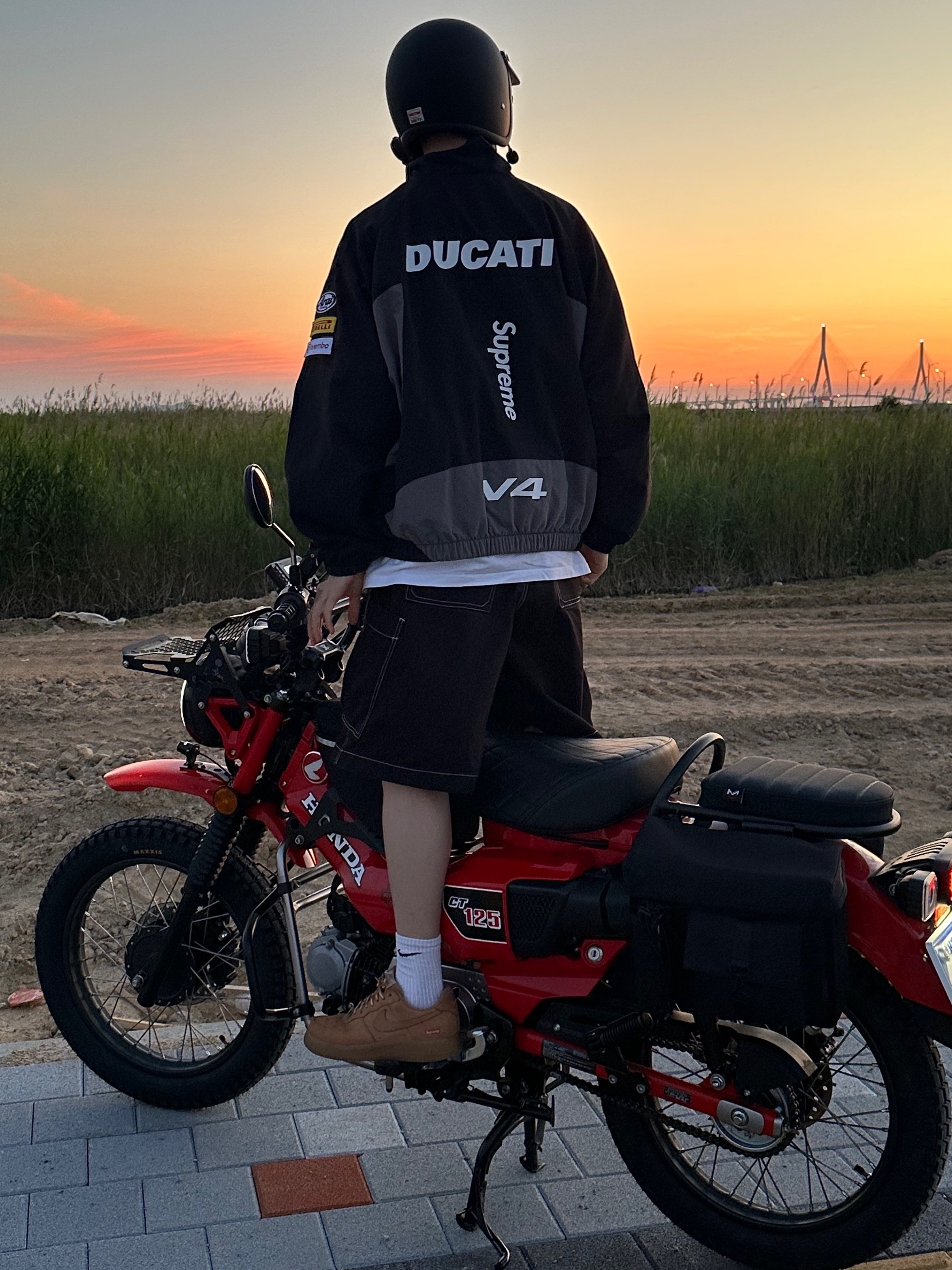 Supreme x Ducati Track Jacket Black - 24SS, Nike x Supreme Air Force 1 Low Flax 착용 스타일 - 2
