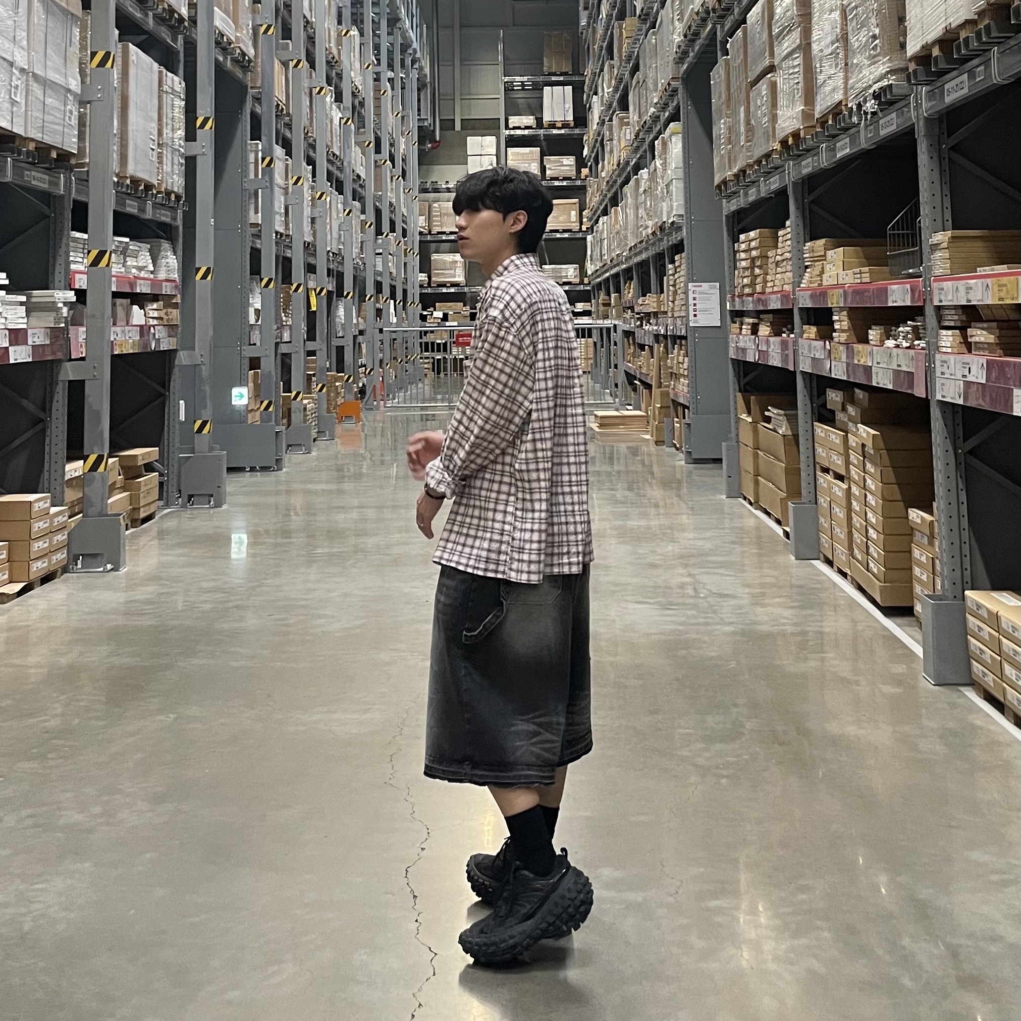Balenciaga Defender Sneakers Black 착용 스타일