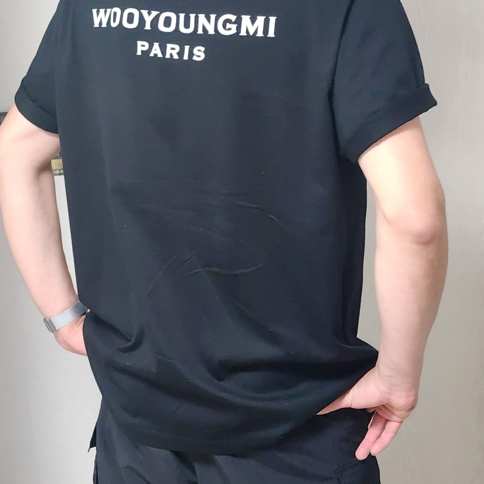 Wooyoungmi Cotton Back Logo T-Shirt Black - 24SS 착용 스타일 - 2