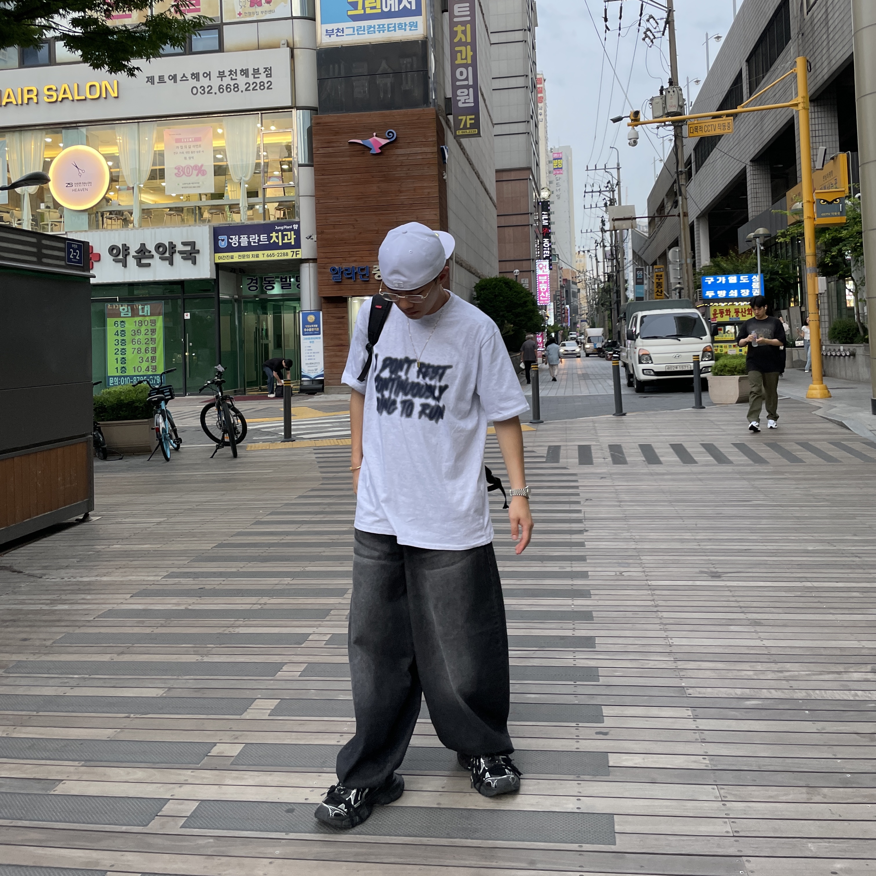 Balenciaga 3XL Sneakers Black White 착용 스타일