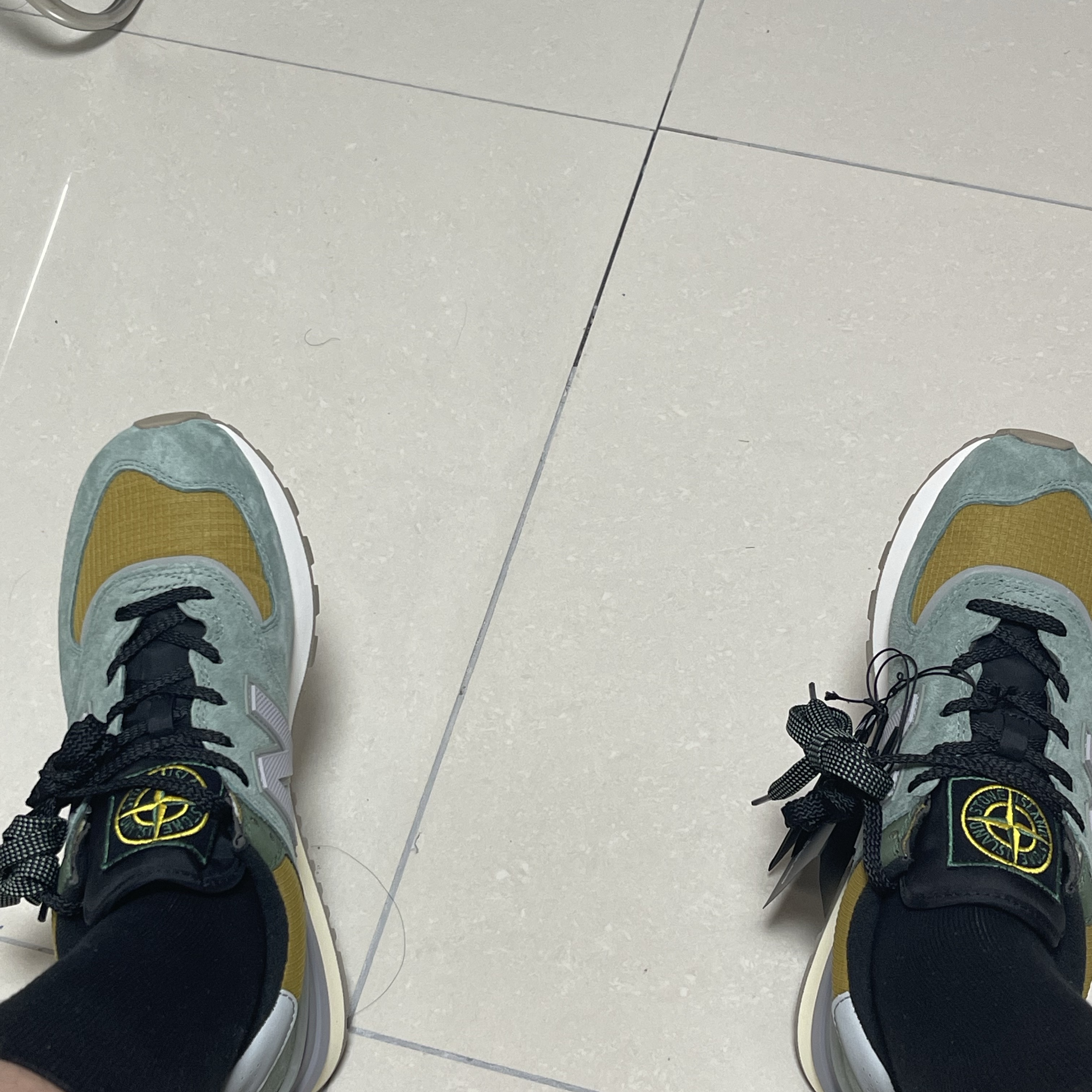 New Balance x Stone Island 574 Legacy Light Green 착용 스타일 - 1