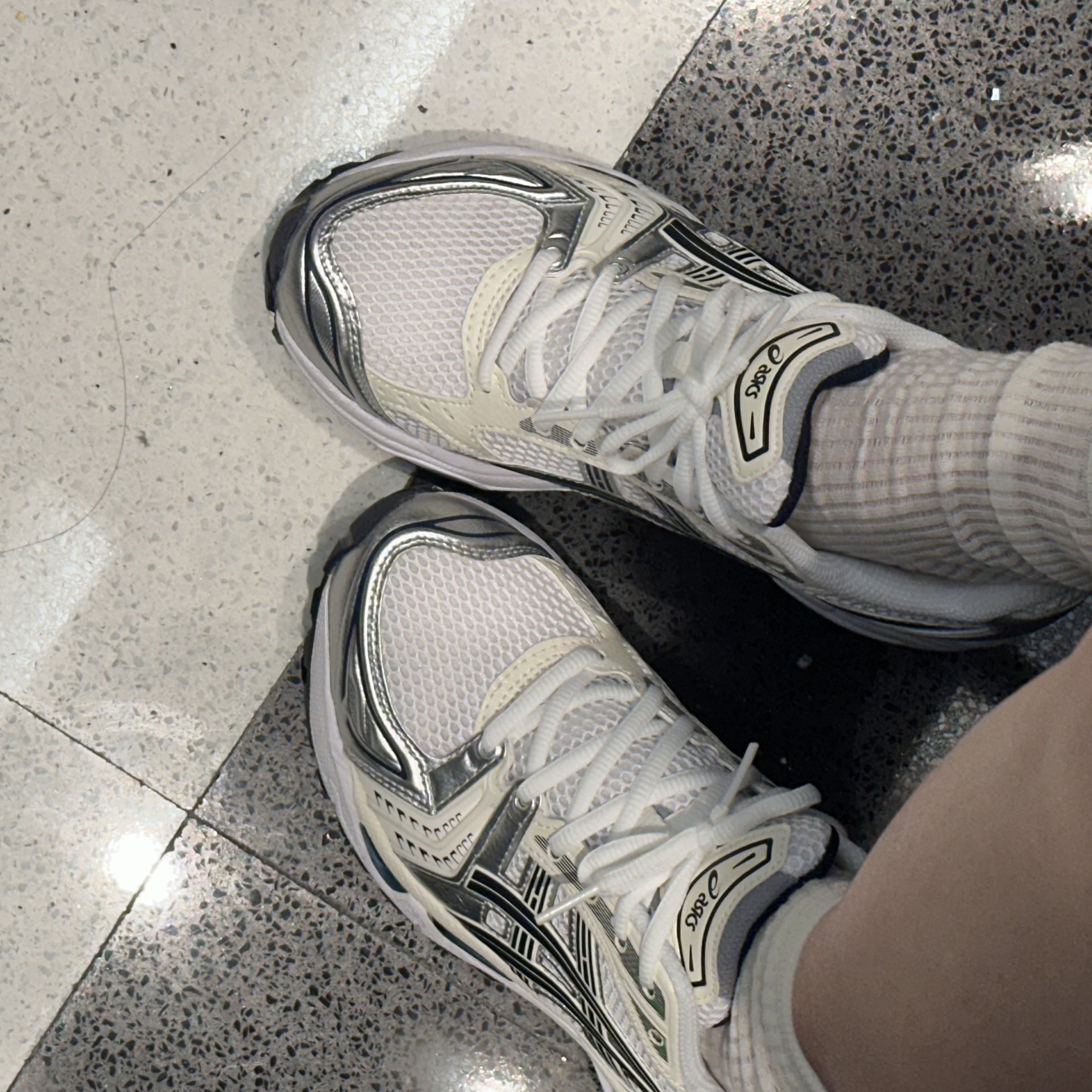 (W) Asics Gel-Kayano 14 White Midnight 착용 스타일 - 1