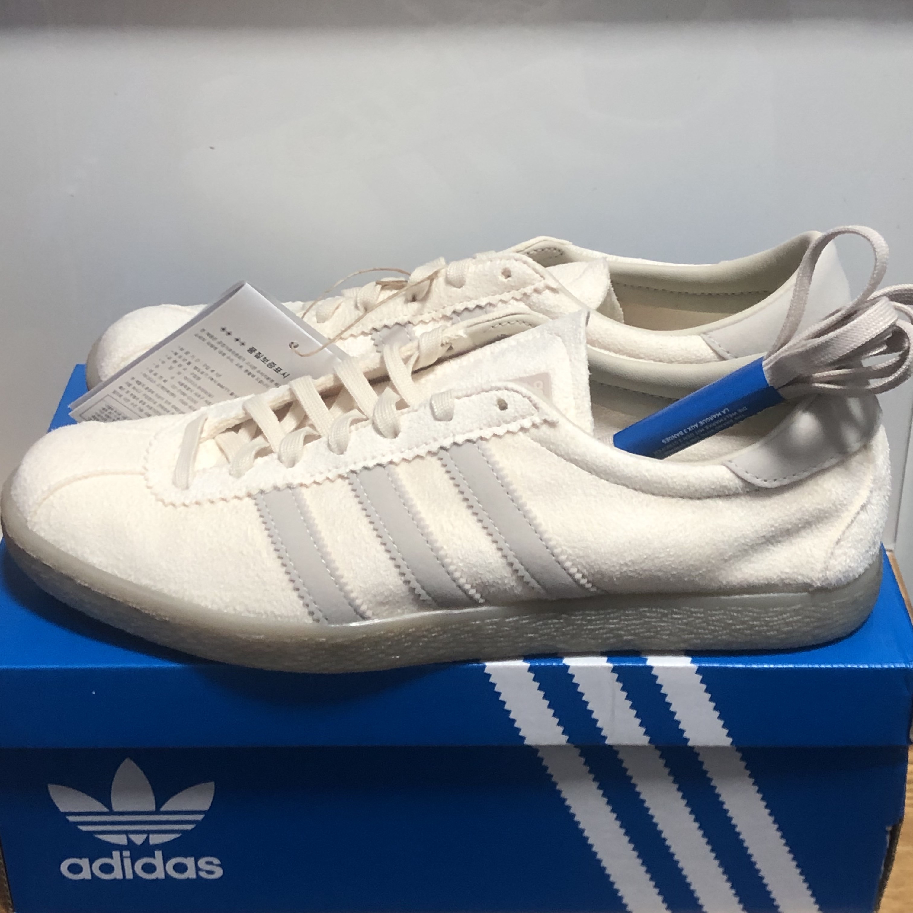 Adidas Tobacco Gruen Cream White Bliss 착용 스타일