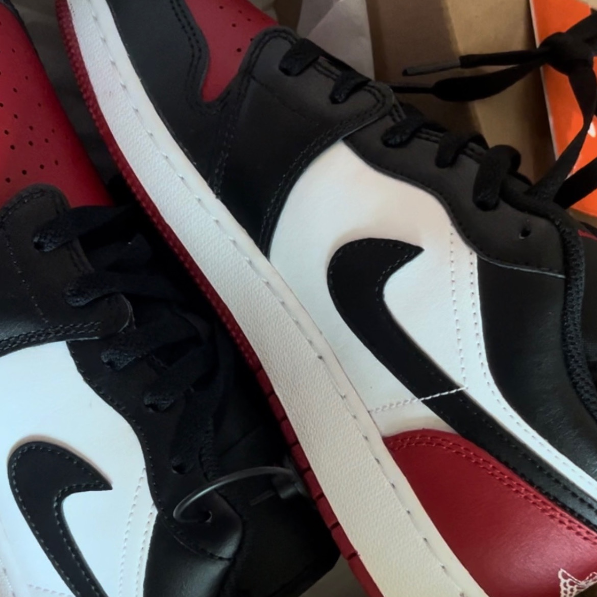 (GS) Jordan 1 Low White Varsity Red 착용 스타일