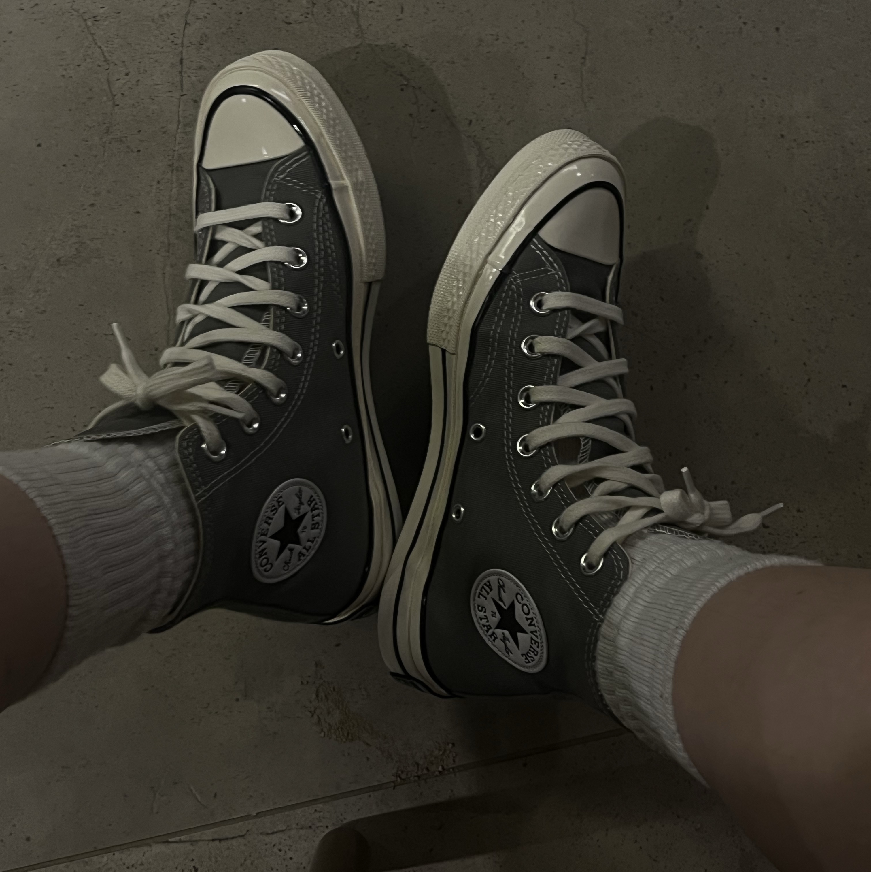 Converse Chuck 70 High Seasonal Color Vintage Canvas Iron Grey, (W) Nike NSW Classics High Waisted 8 Inch Biker Shorts Black - Asia 착용 스타일 - 2