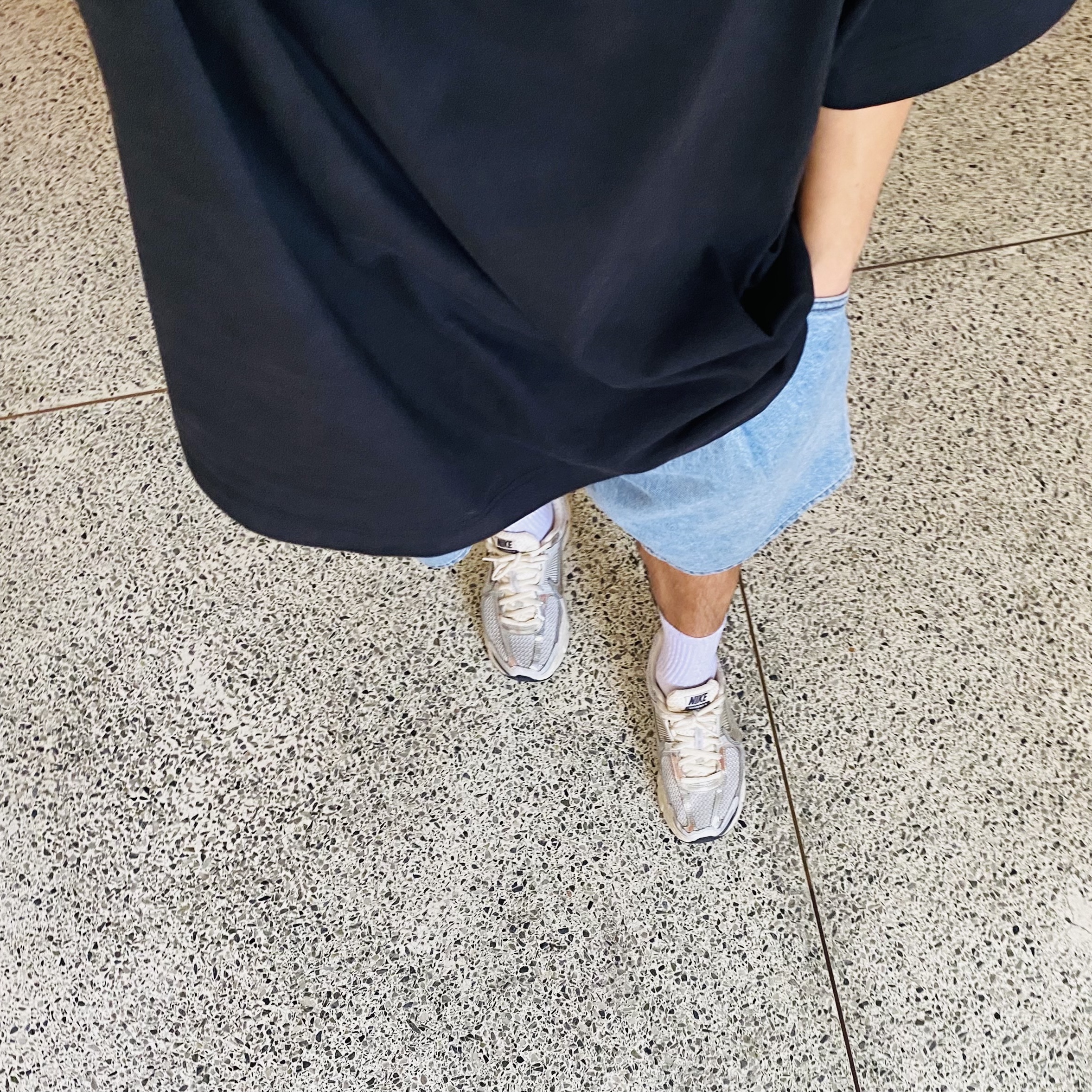 Yeezy Gap Engineered By Balenciaga Dove 3/4 Sleeve T-Shirt Black, Nike Zoom Vomero 5 Photon Dust Gridiron 착용 스타일
