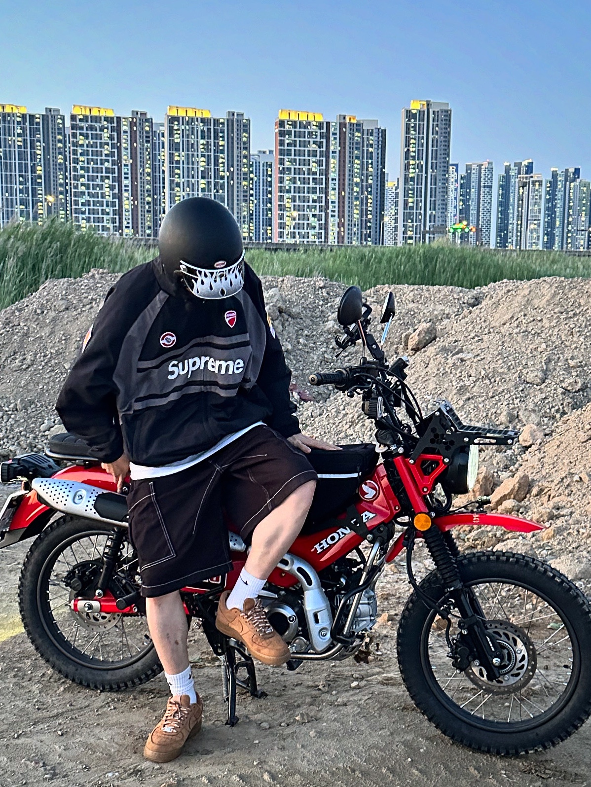 Supreme x Ducati Track Jacket Black - 24SS, Nike x Supreme Air Force 1 Low Flax 착용 스타일 - 1