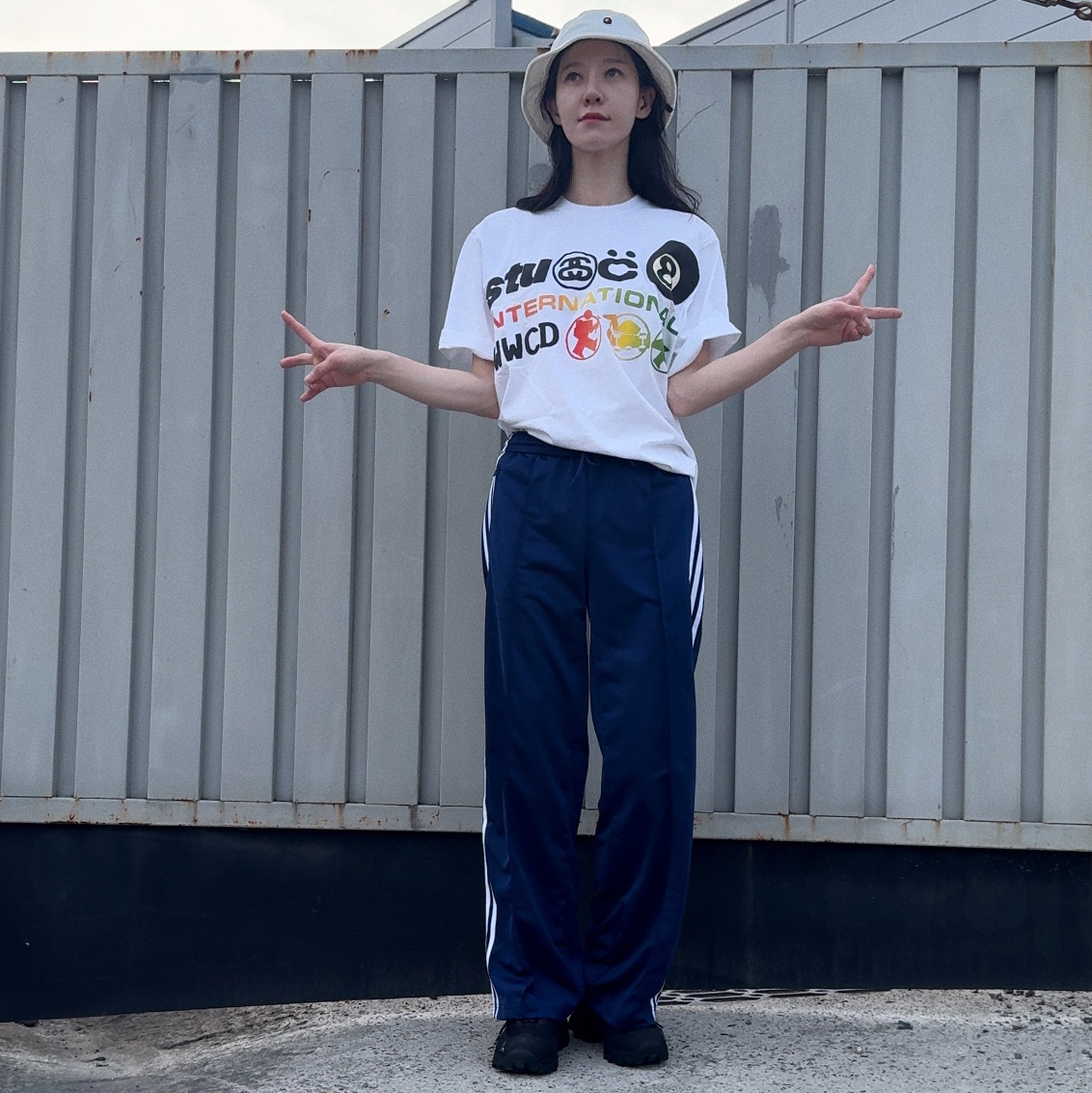 Stussy x Cactus Plant Flea Market International T-Shirt White, Roa Hiking Katharina Black 착용 스타일 - 3