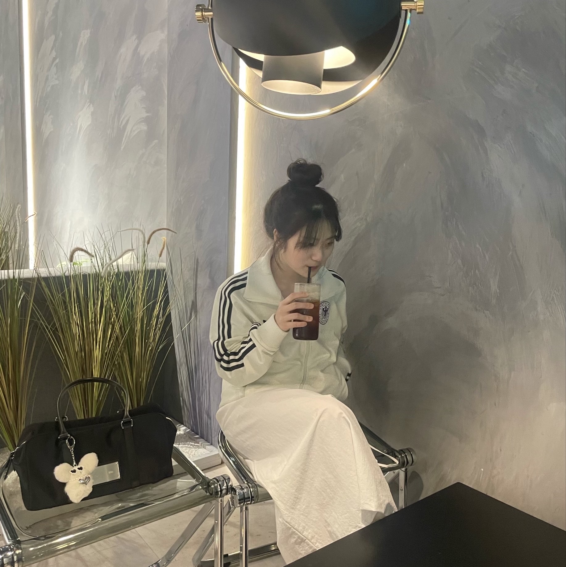 Adidas German Beckenbauer Track Top Off White - KR Sizing, Matin Kim Sporty Tote Bag Black 착용 스타일 - 1
