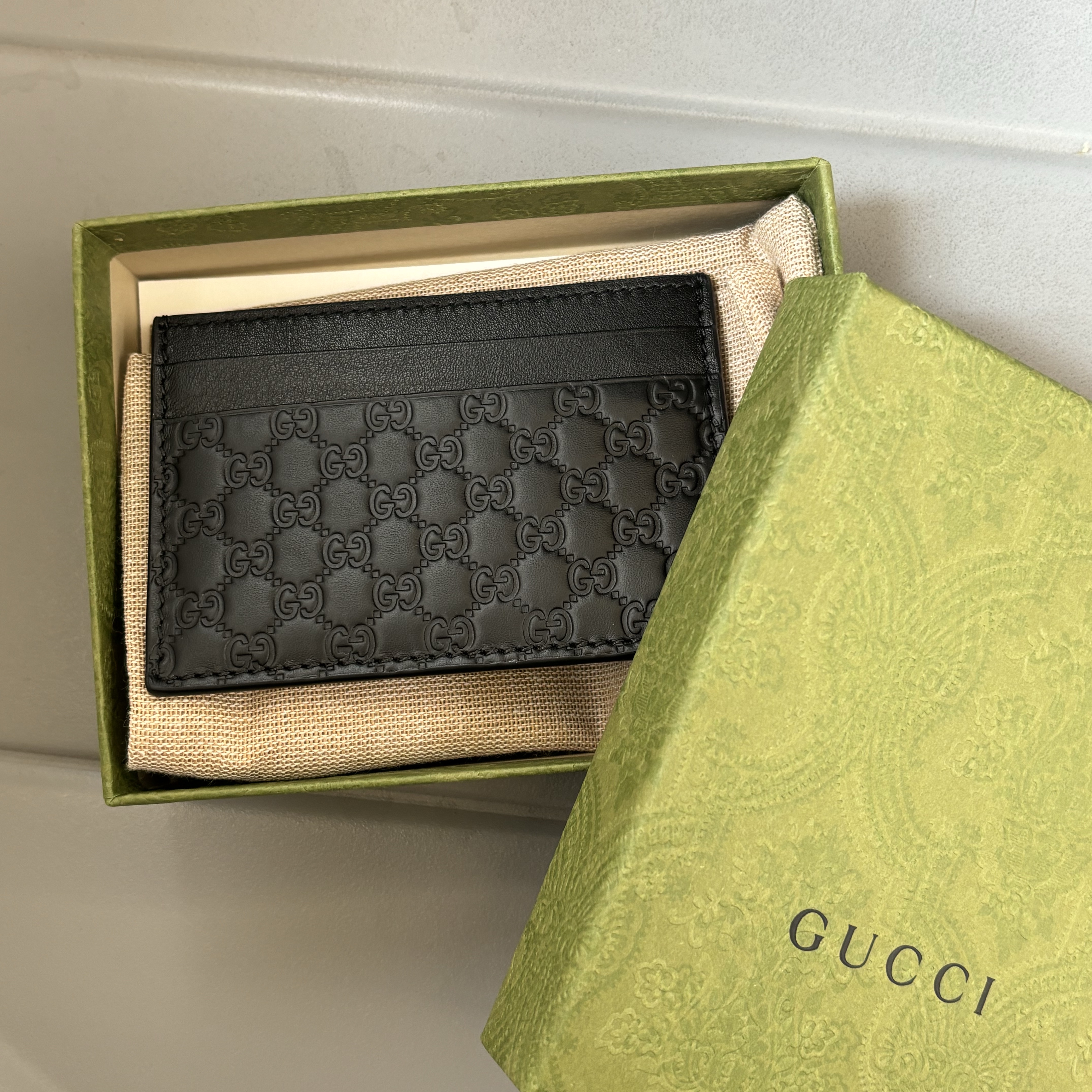 Gucci Micro GG Ssima Card Case Black 착용 스타일
