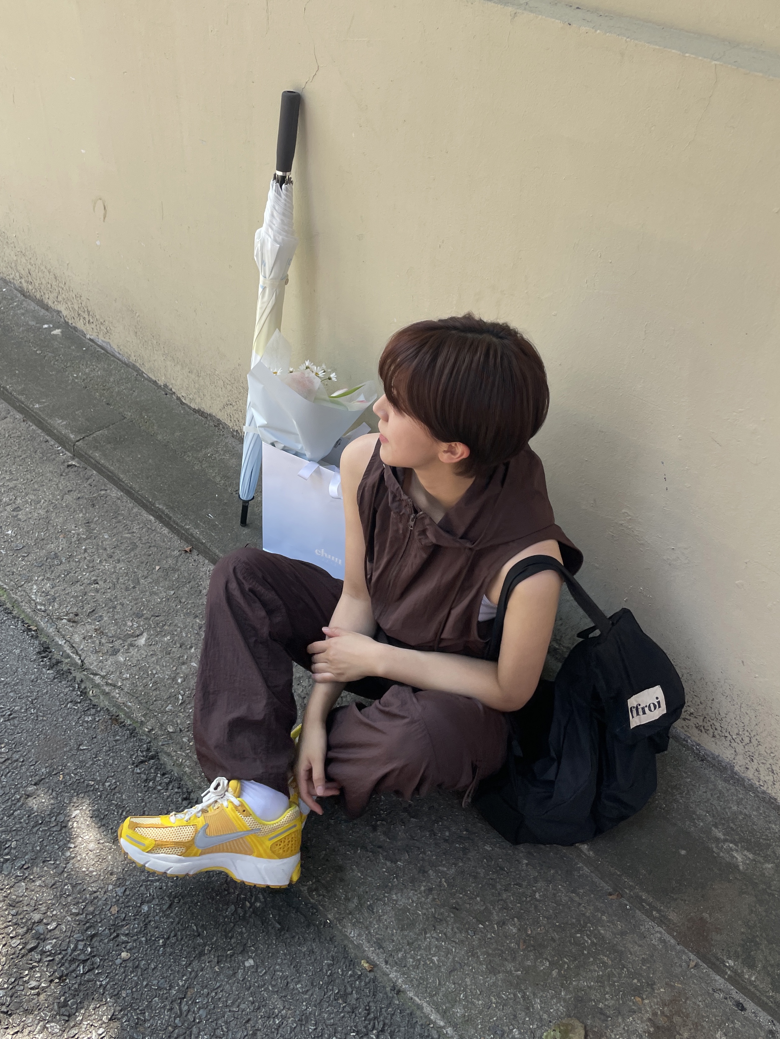 Nike Zoom Vomero 5 Yellow Ochre 착용 스타일 - 4