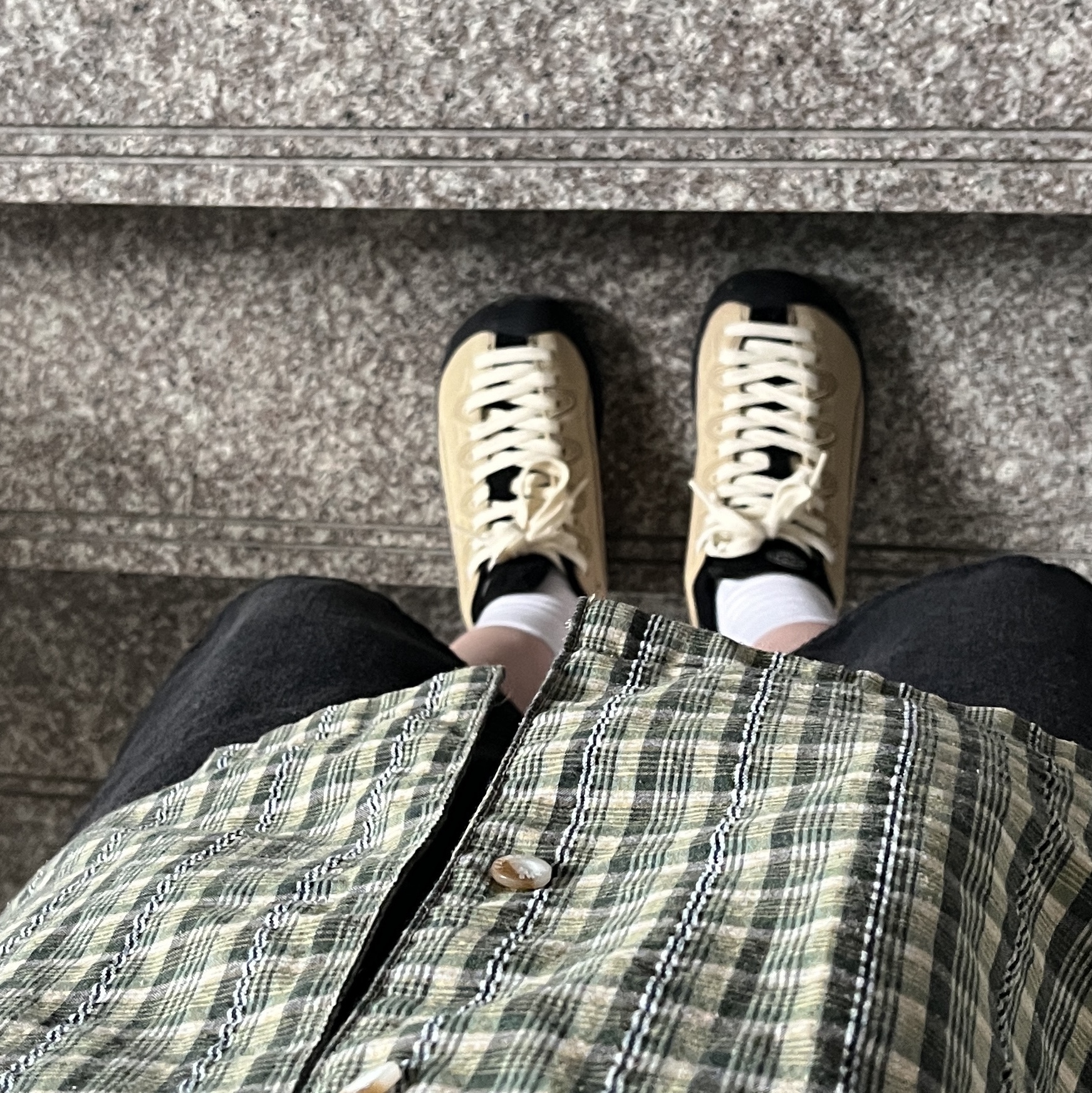 (W) Keen x Omashande Jasper Sneakers Boulder Black 착용 스타일 - 1