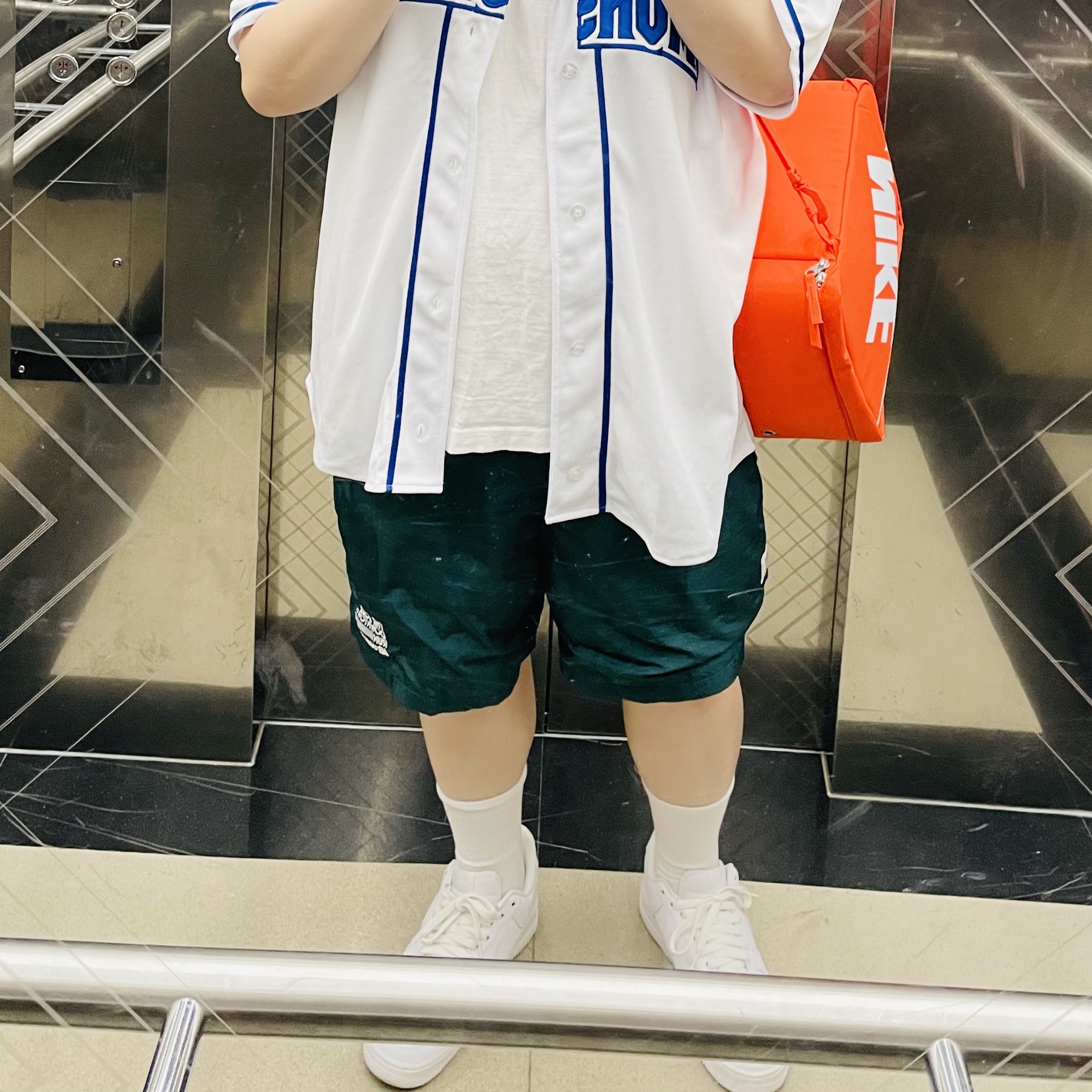 Nike Air Force 1 '07 Low White, Nike Shoebox Bag 12L Orange White 착용 스타일