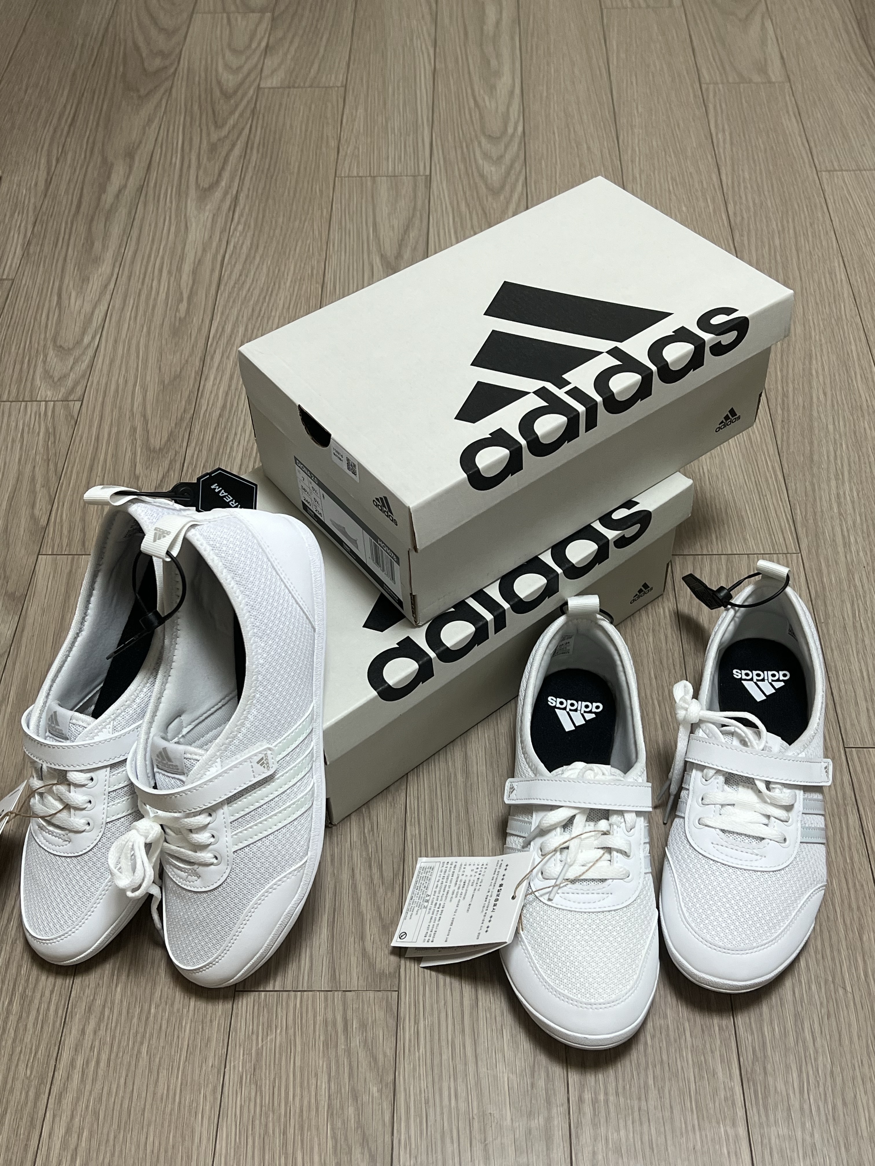 (W) Adidas Diona 2.0 White Grey Two 착용 스타일 - 1