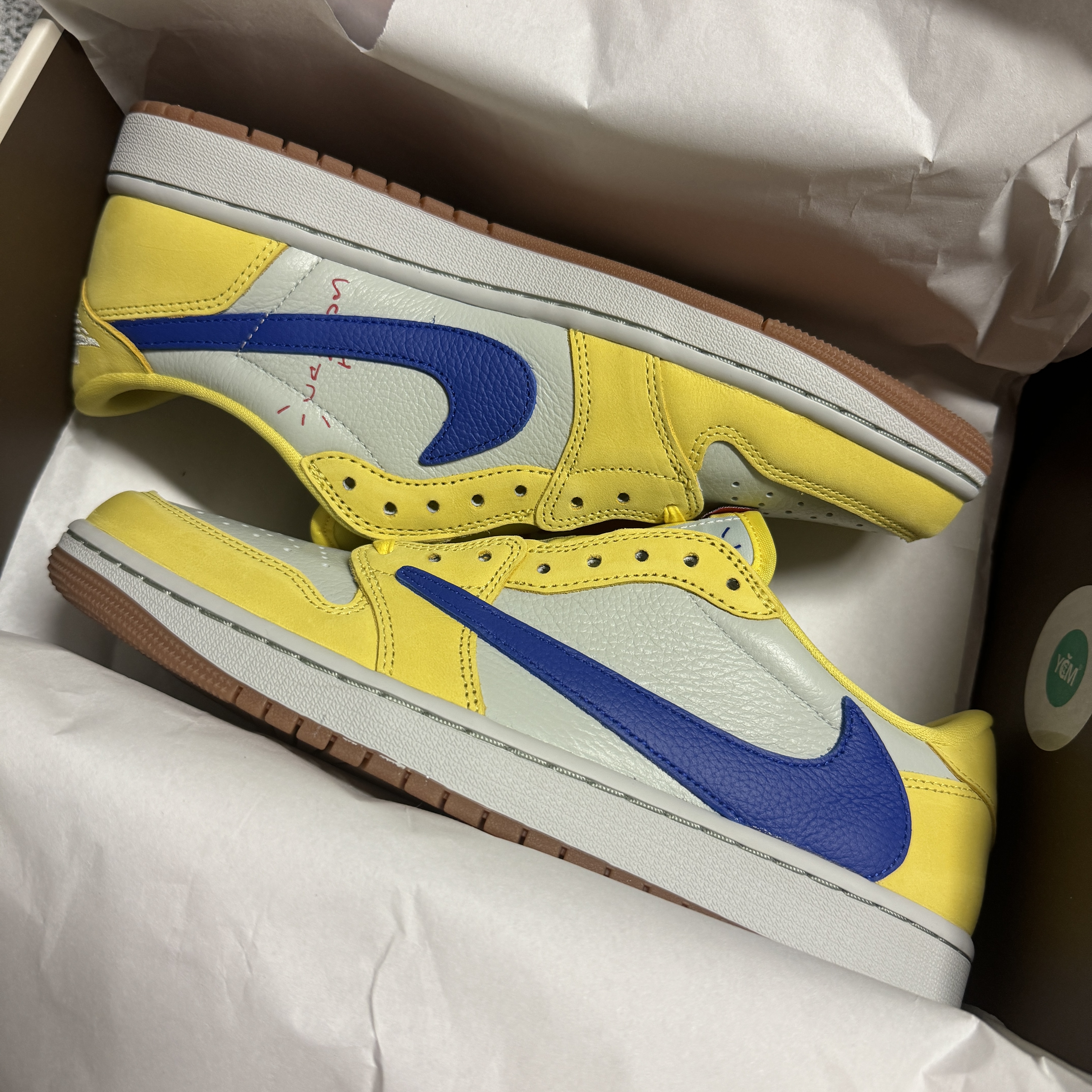 (W) Jordan 1 x Travis Scott Retro Low OG SP Canary 착용 스타일