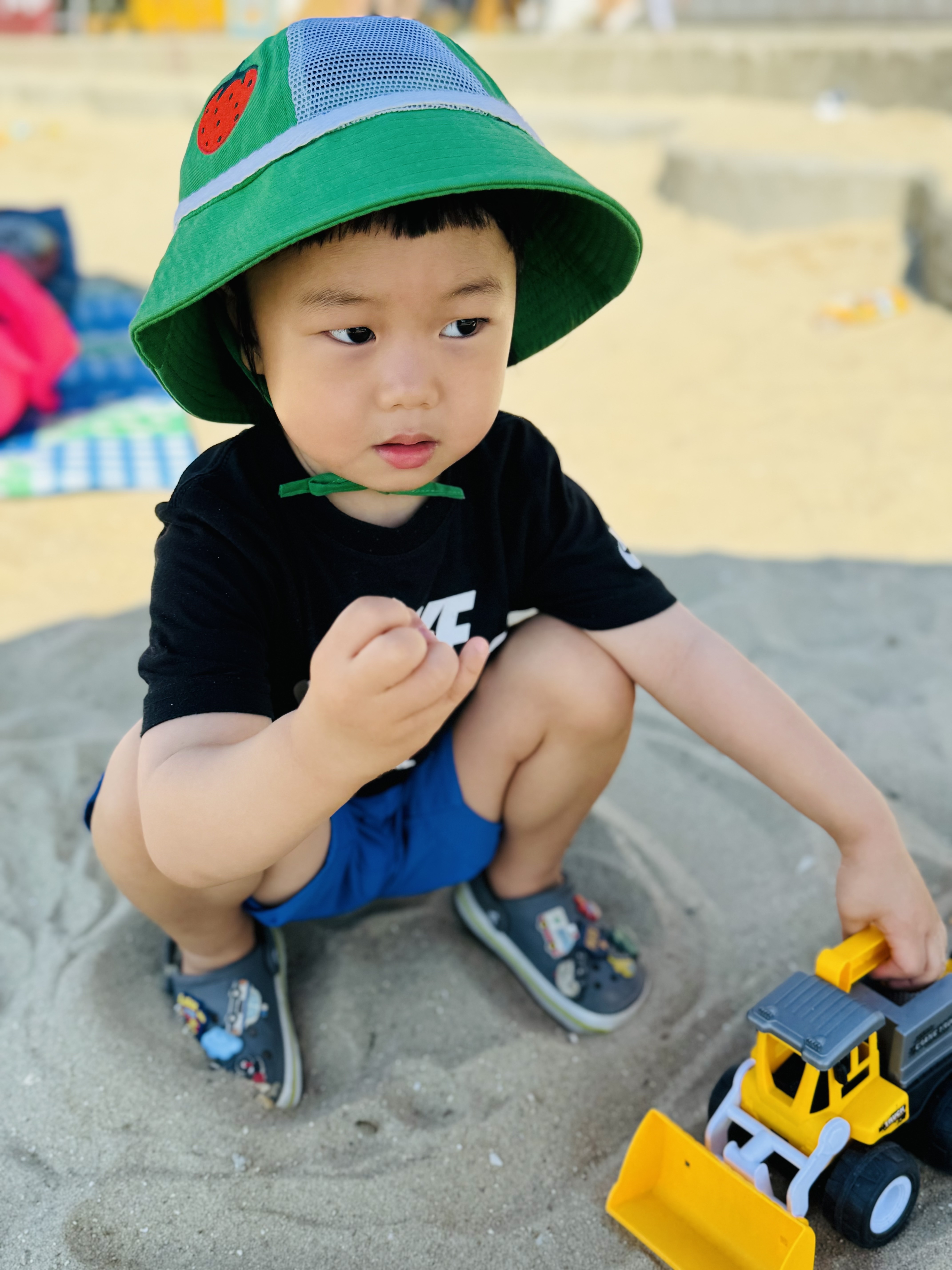 (Kids) Crocs Bayaband Clog Slate Grey Lime Punch 착용 스타일 - 1