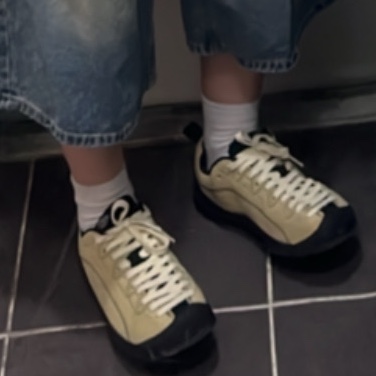 (W) Keen x Omashande Jasper Sneakers Boulder Black 착용 스타일 - 3