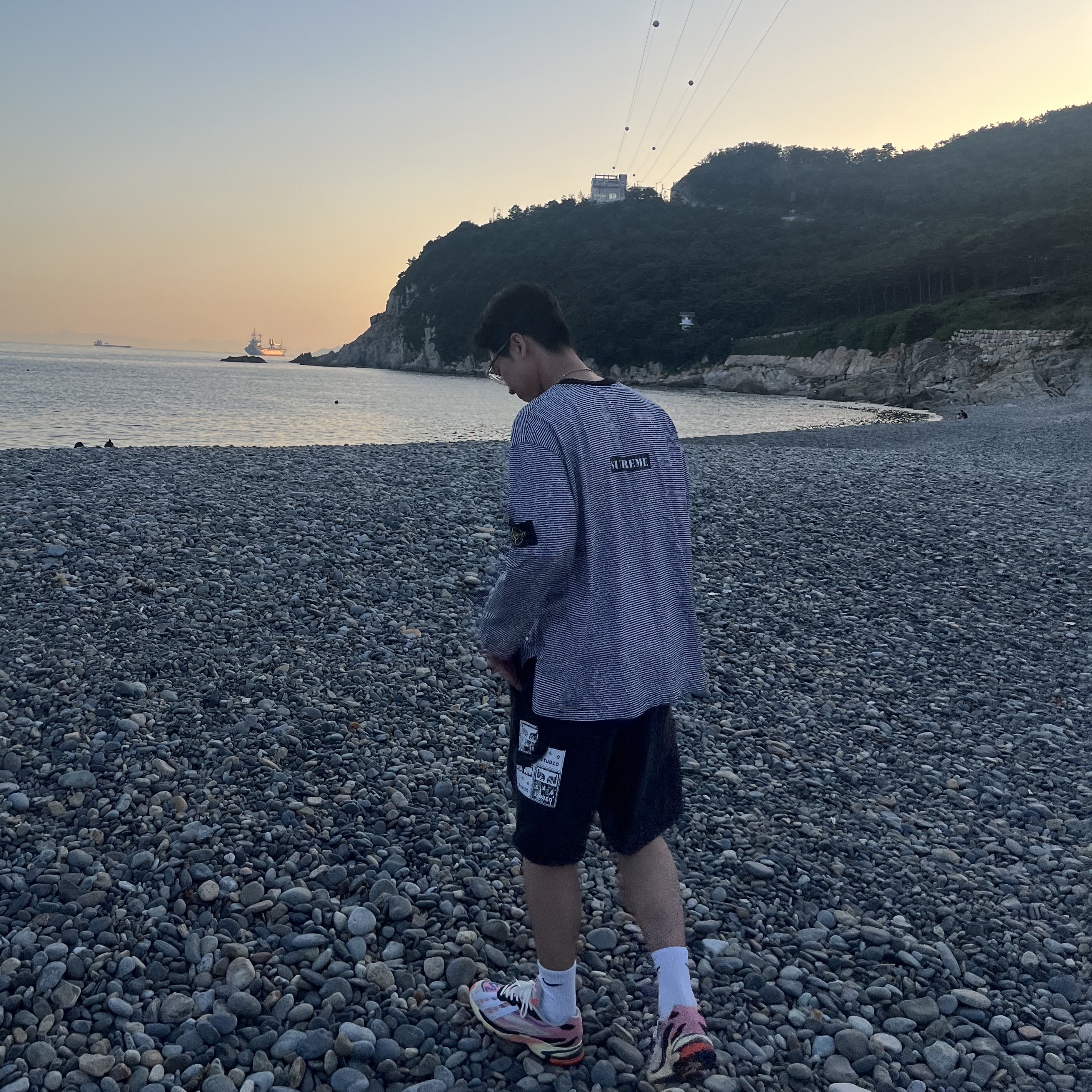 Chrome Hearts Camo Horseshoe Hoodie Black, Adidas Yeezy Foam RNNR MX Granite μ°©μ© μ€νμΌ - 3