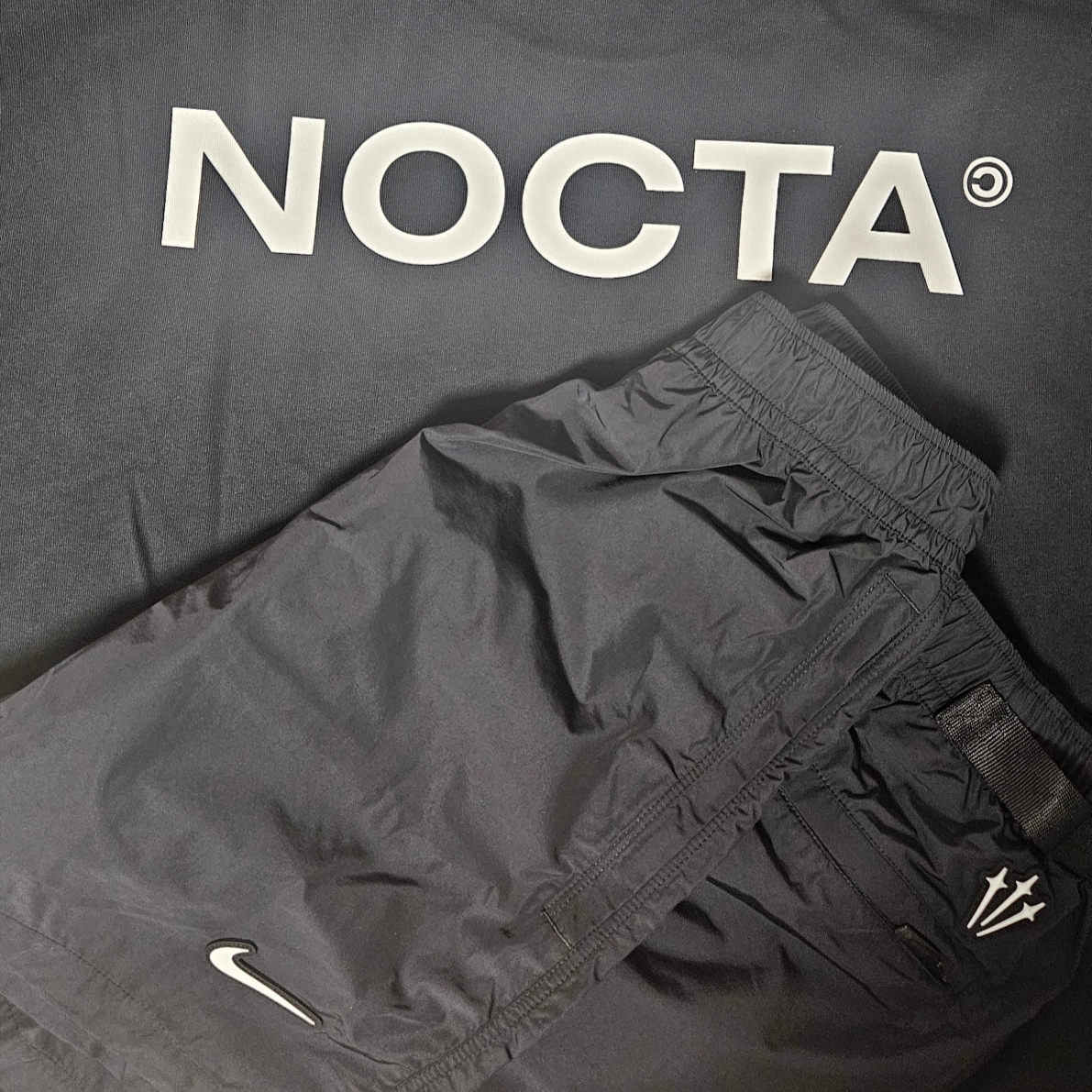 Nike x Drake Nocta Max 90 T-Shirt Black (FN7663-010), Nike x Drake Nocta Nylon Woven Shorts Black (FN8194-010) 착용 스타일