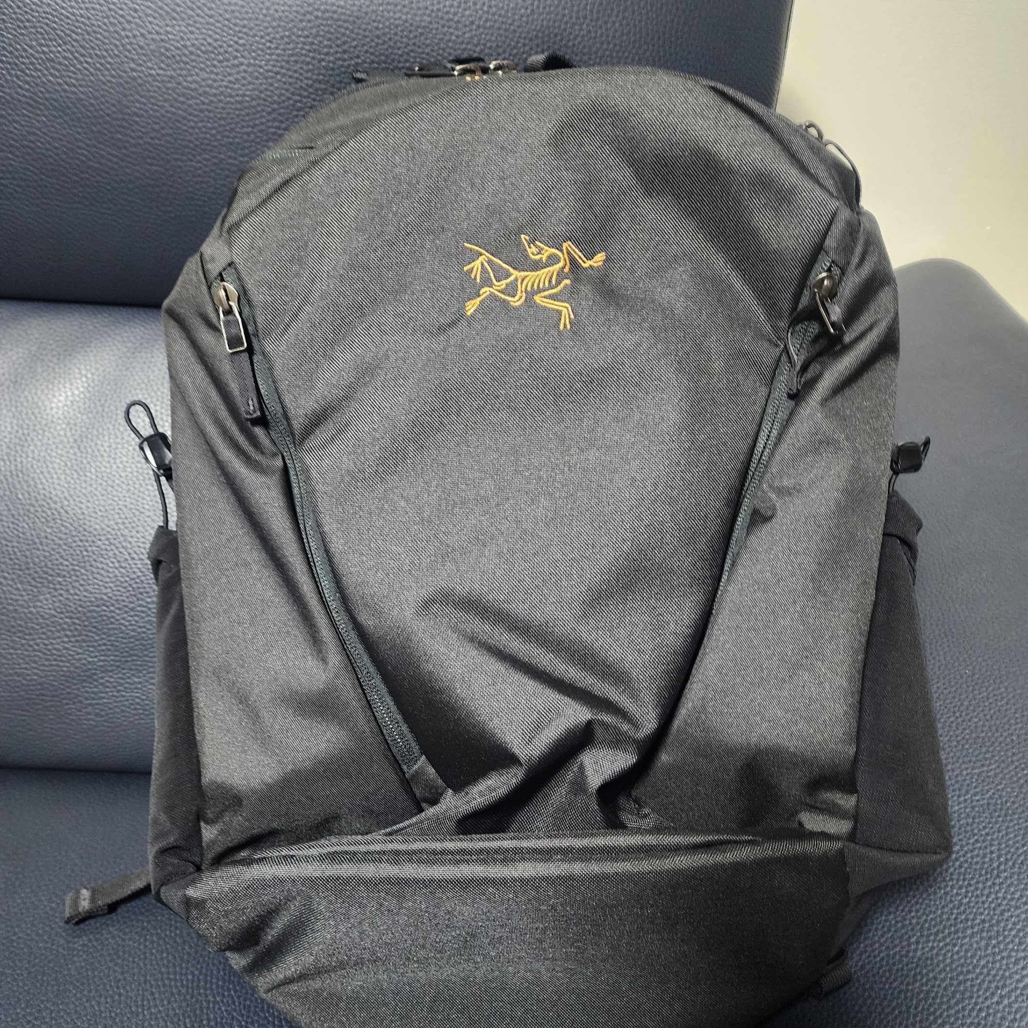 Arc'teryx Mantis 26 Backpack Black 착용 스타일