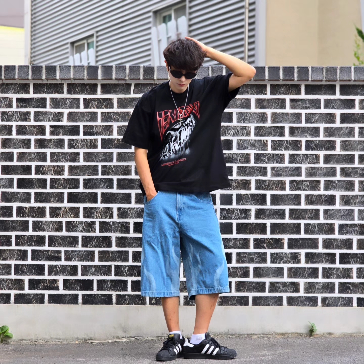 Adidas Flames Denim Shorts Blue - KR Sizing, Adidas Superstar Core Black White 착용 스타일 - 1