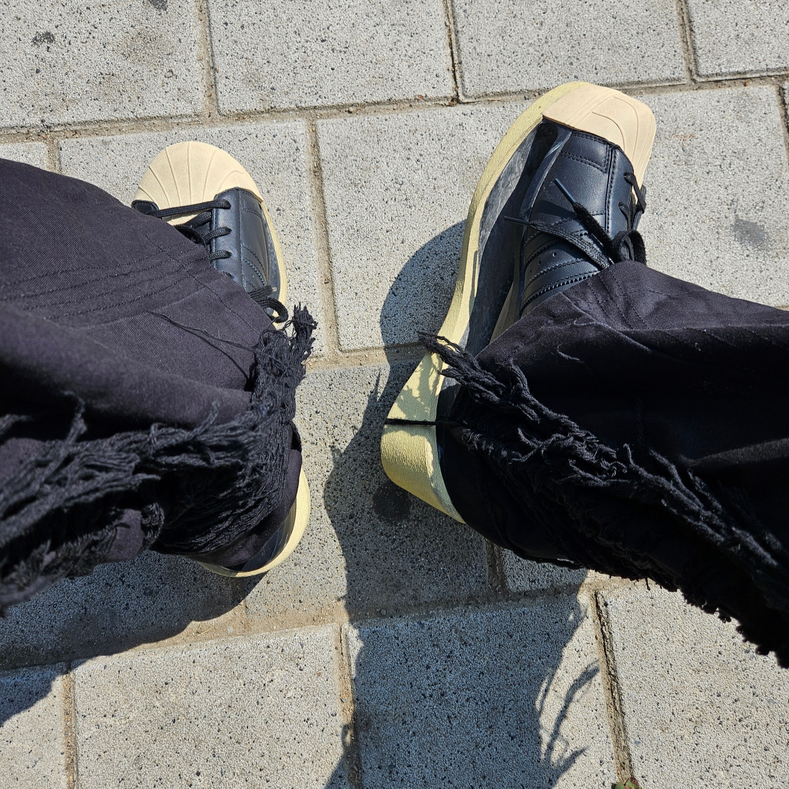 Y-3 Gendo Superstar Black Easy Yellow 착용 스타일 - 2
