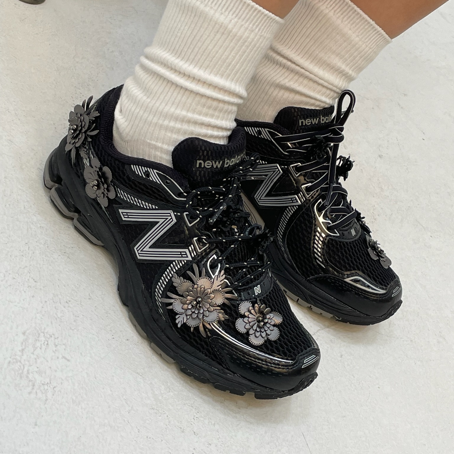 New Balance 860v2 Black Grey 착용 스타일 - 3