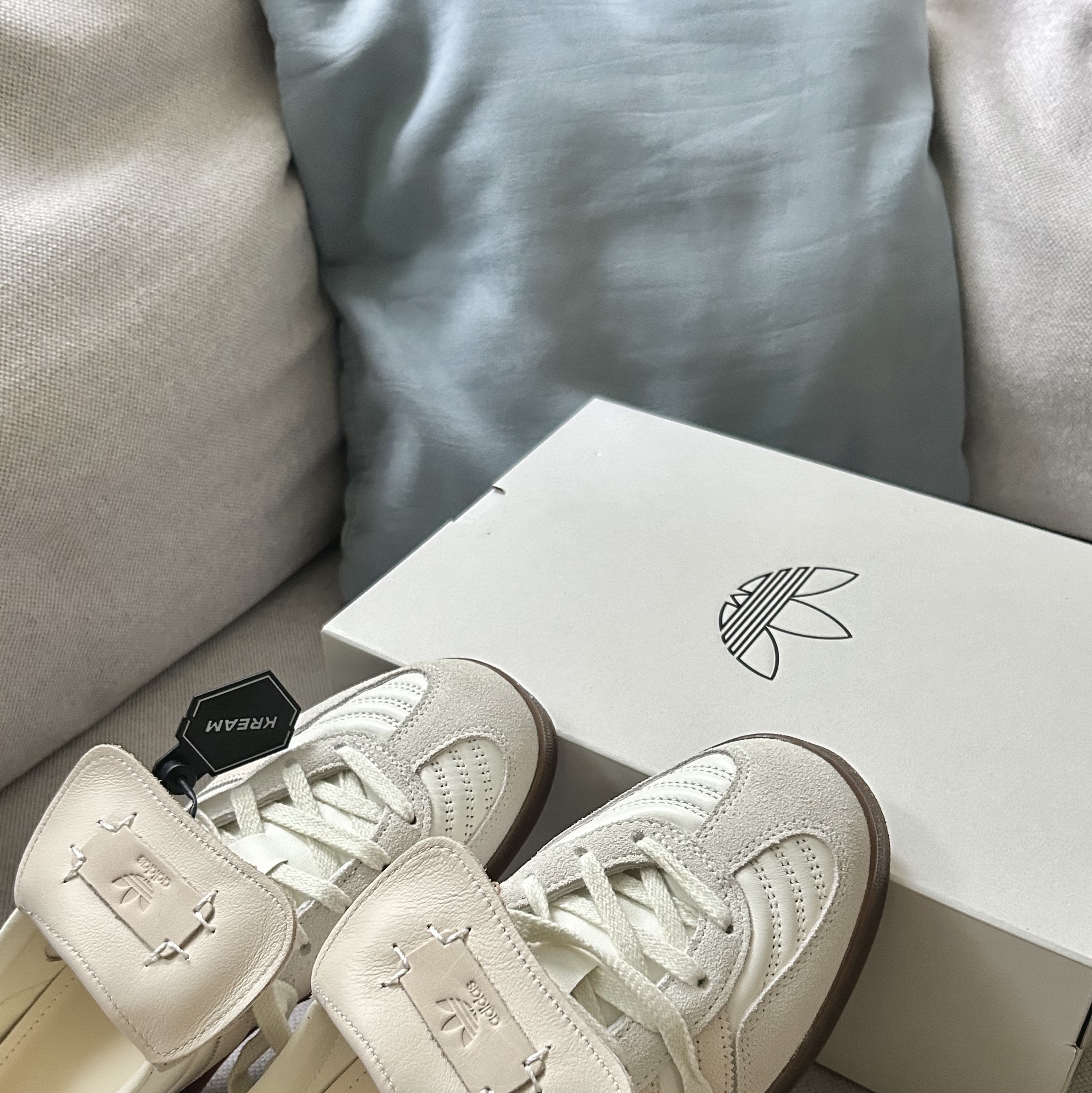 Adidas x Foot Industry Gazelle Indoor Off White Sand Strata 착용 스타일 - 1