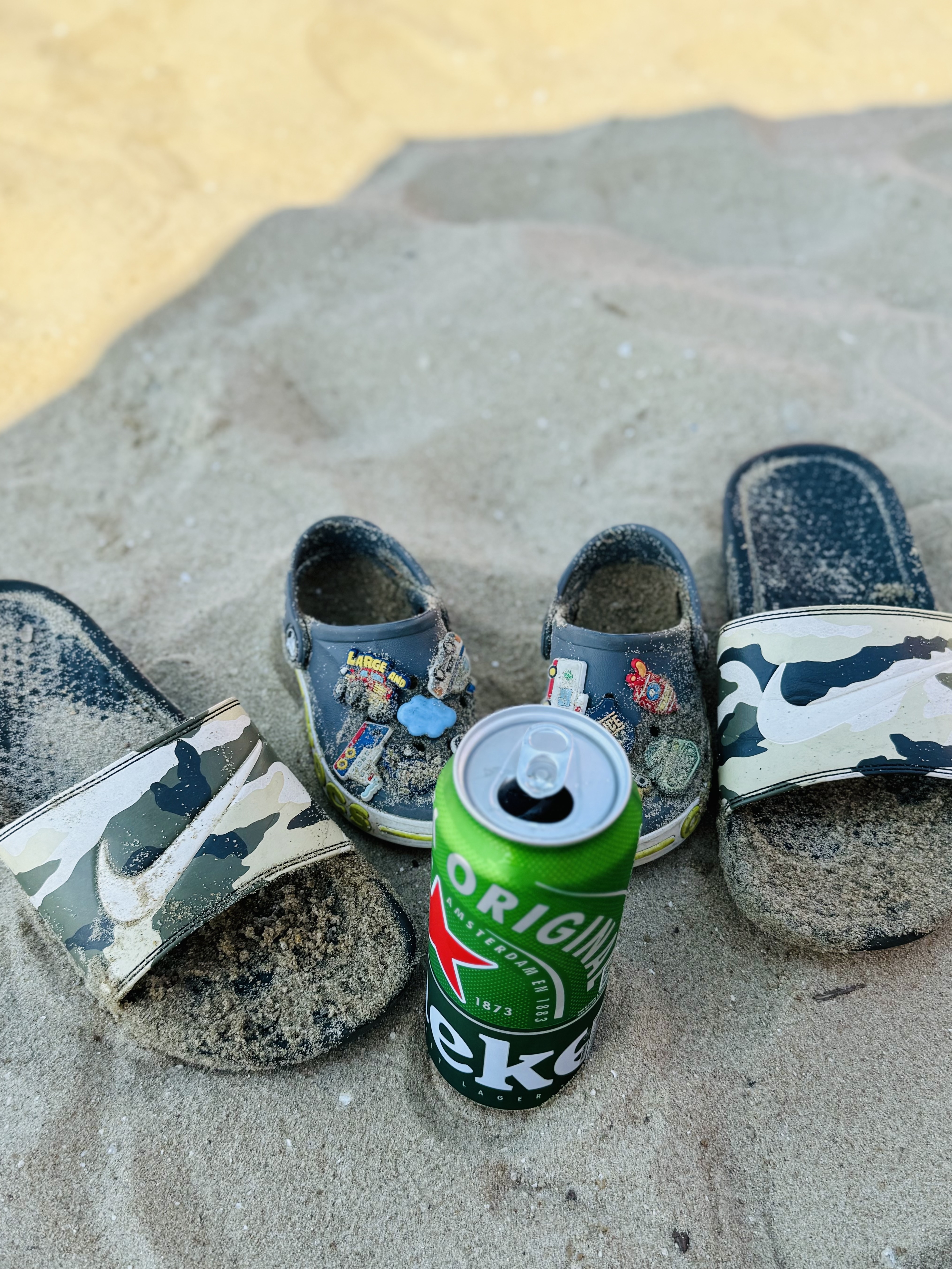 (Kids) Crocs Bayaband Clog Slate Grey Lime Punch 착용 스타일 - 7