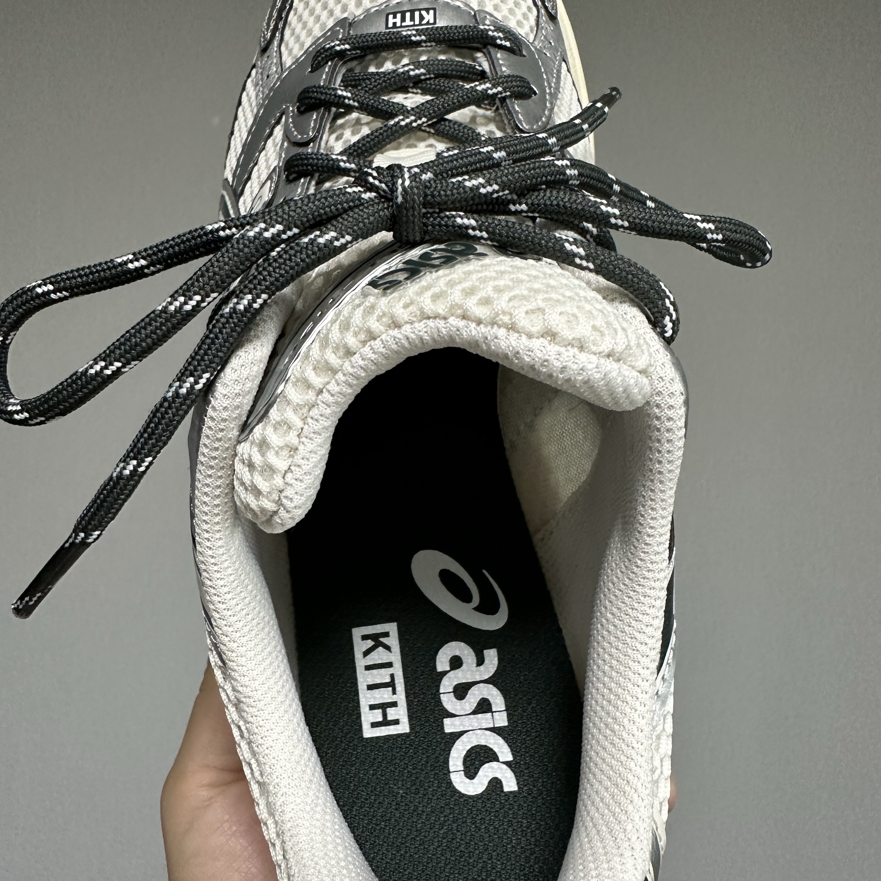 Asics x Kith Gel-1130 Cream Scarab 착용 스타일 - 3