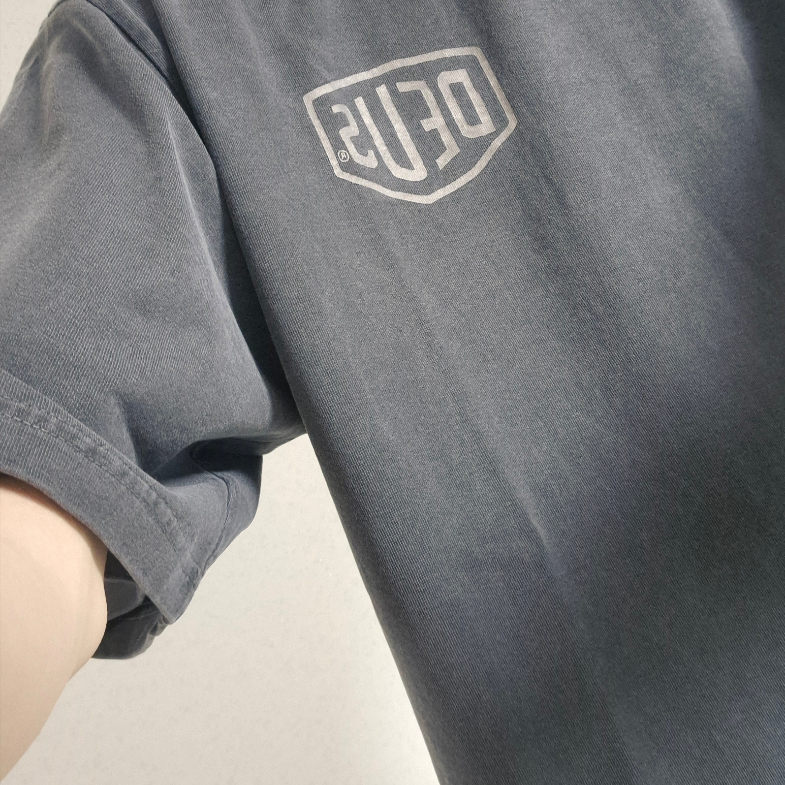 Deus Ex Machina Vintage Washed Seoul T-Shirt Charcoal Black 착용 스타일 - 1