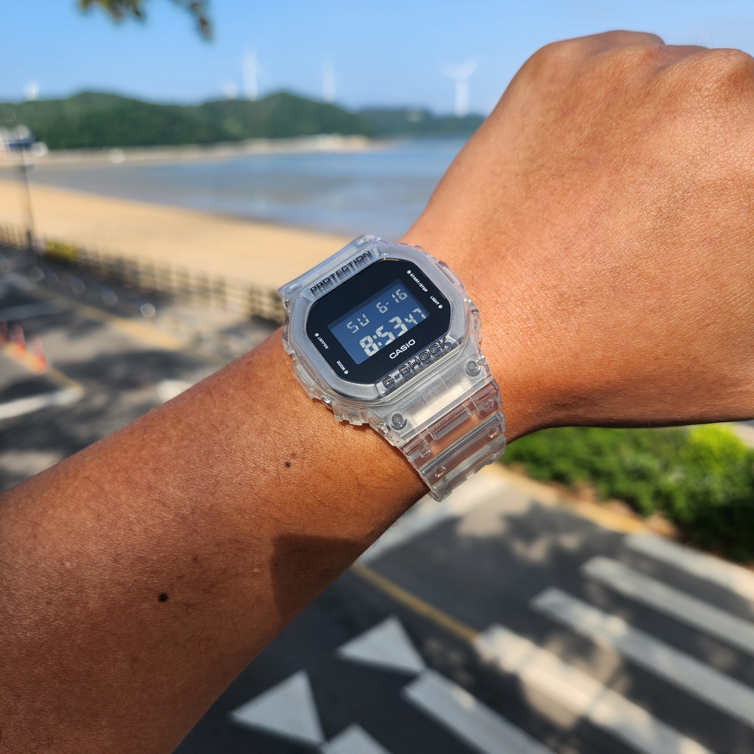 Casio G-Shock DW-5600SKE-7 착용 스타일 - 2