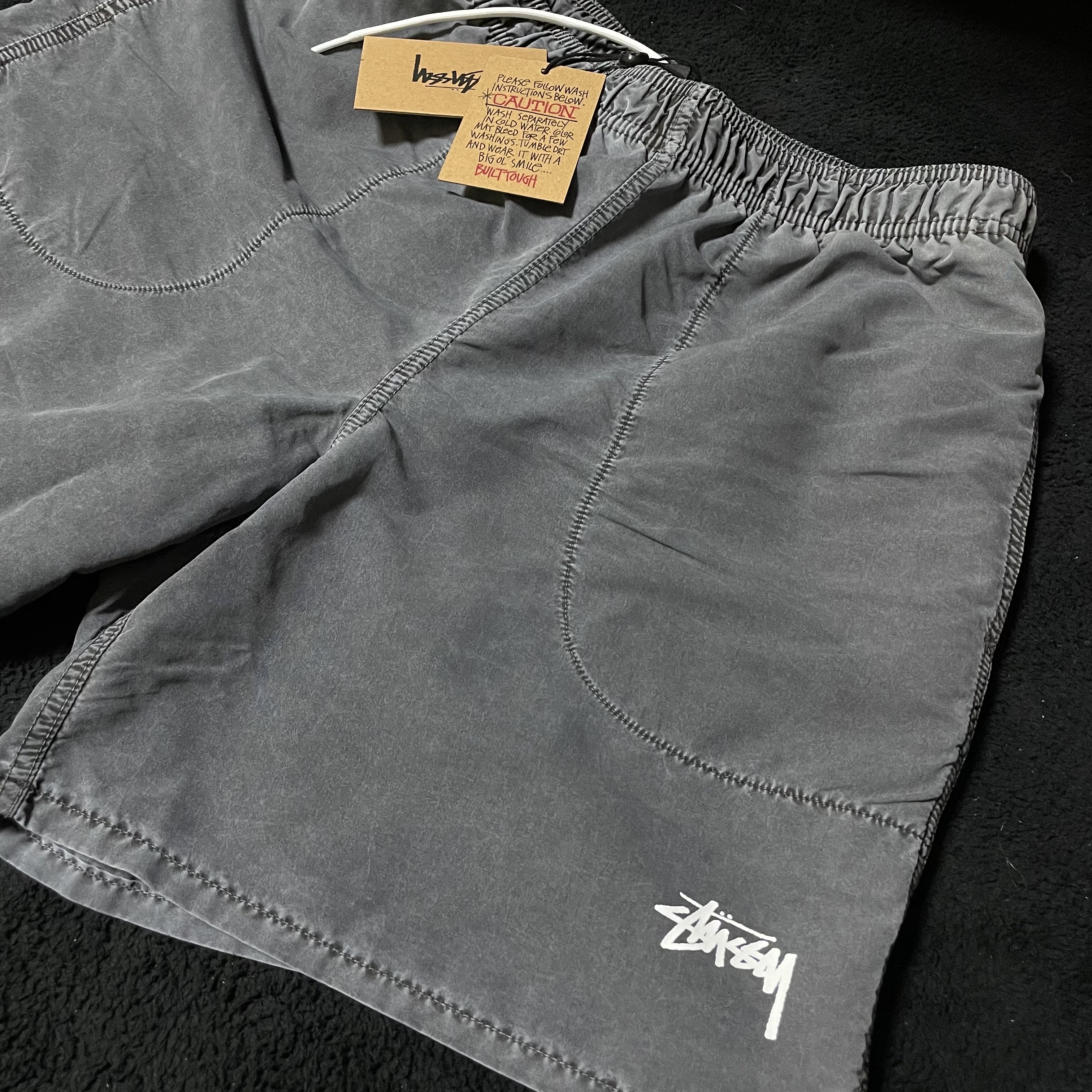 Stussy Stock Water Pigment Short Charcoal 착용 스타일