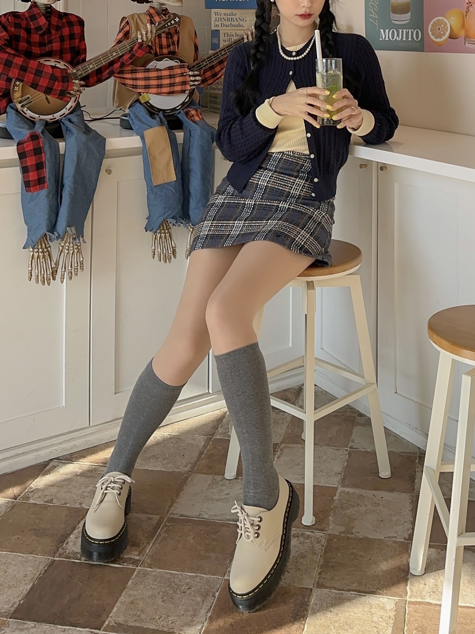 (W) Dr. Martens 1461 Quad II Parchment Beige 착용 스타일 - 1