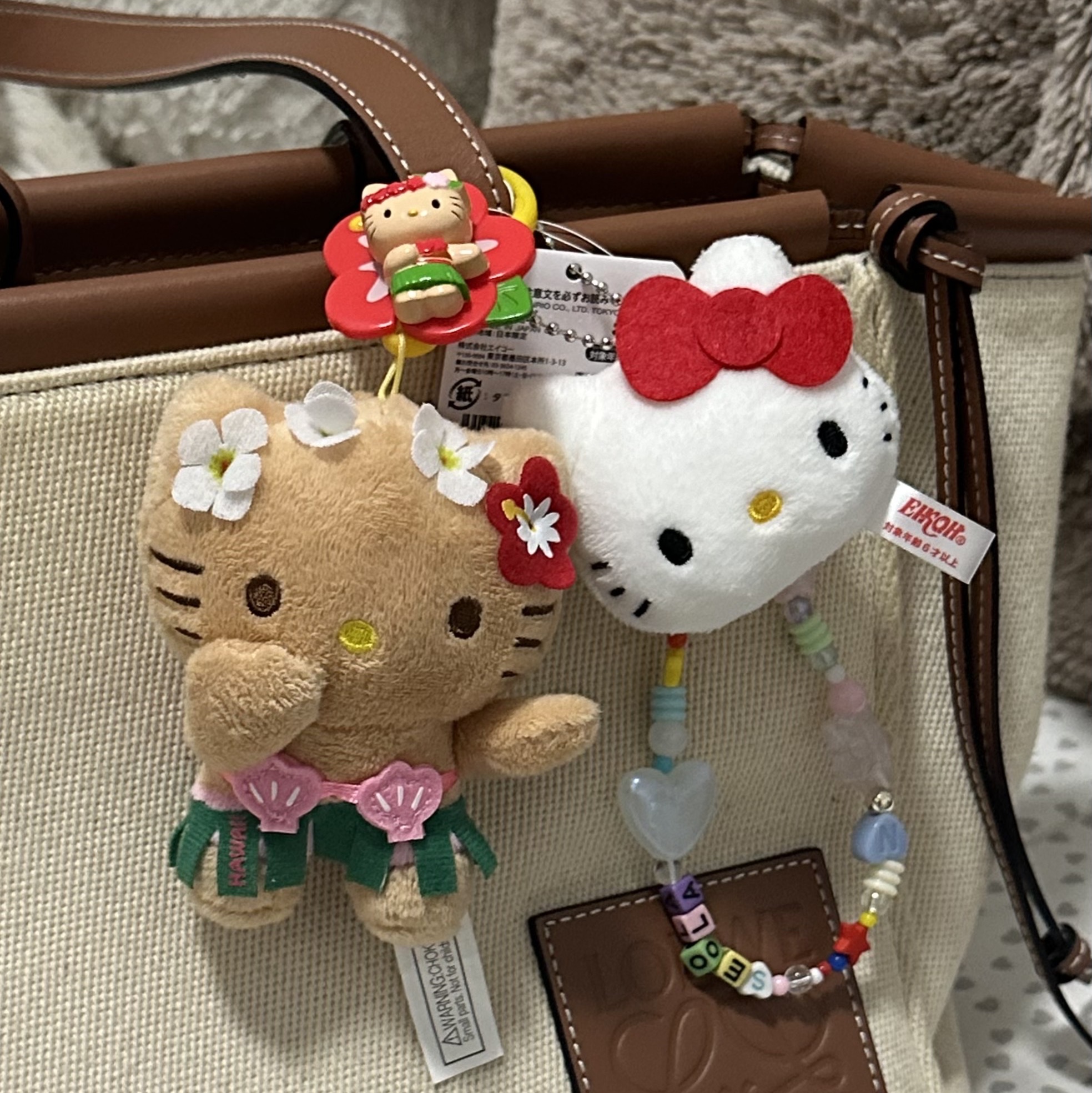 Sanrio Hello Kitty Hula Kiss 4" Hawaii Series Plush, Sanrio Hello Kitty Mini Mascot Holder 착용 스타일