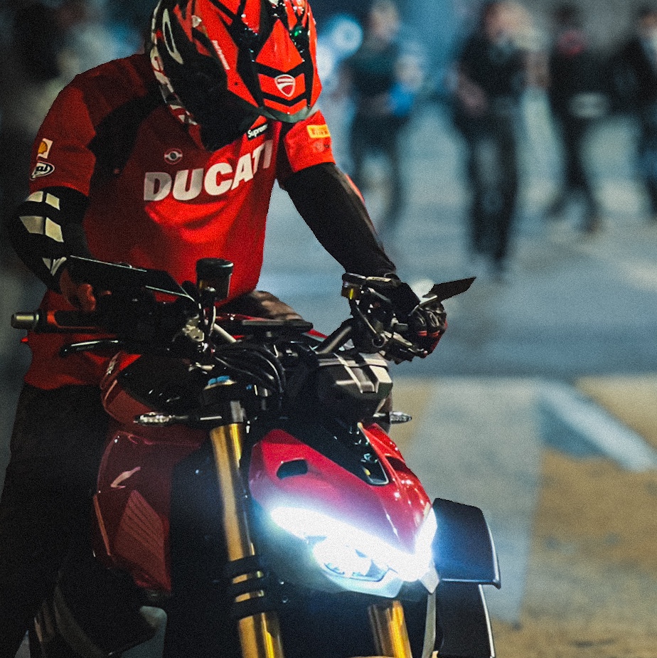 Supreme x Ducati Soccer Jersey Red - 24SS 착용 스타일