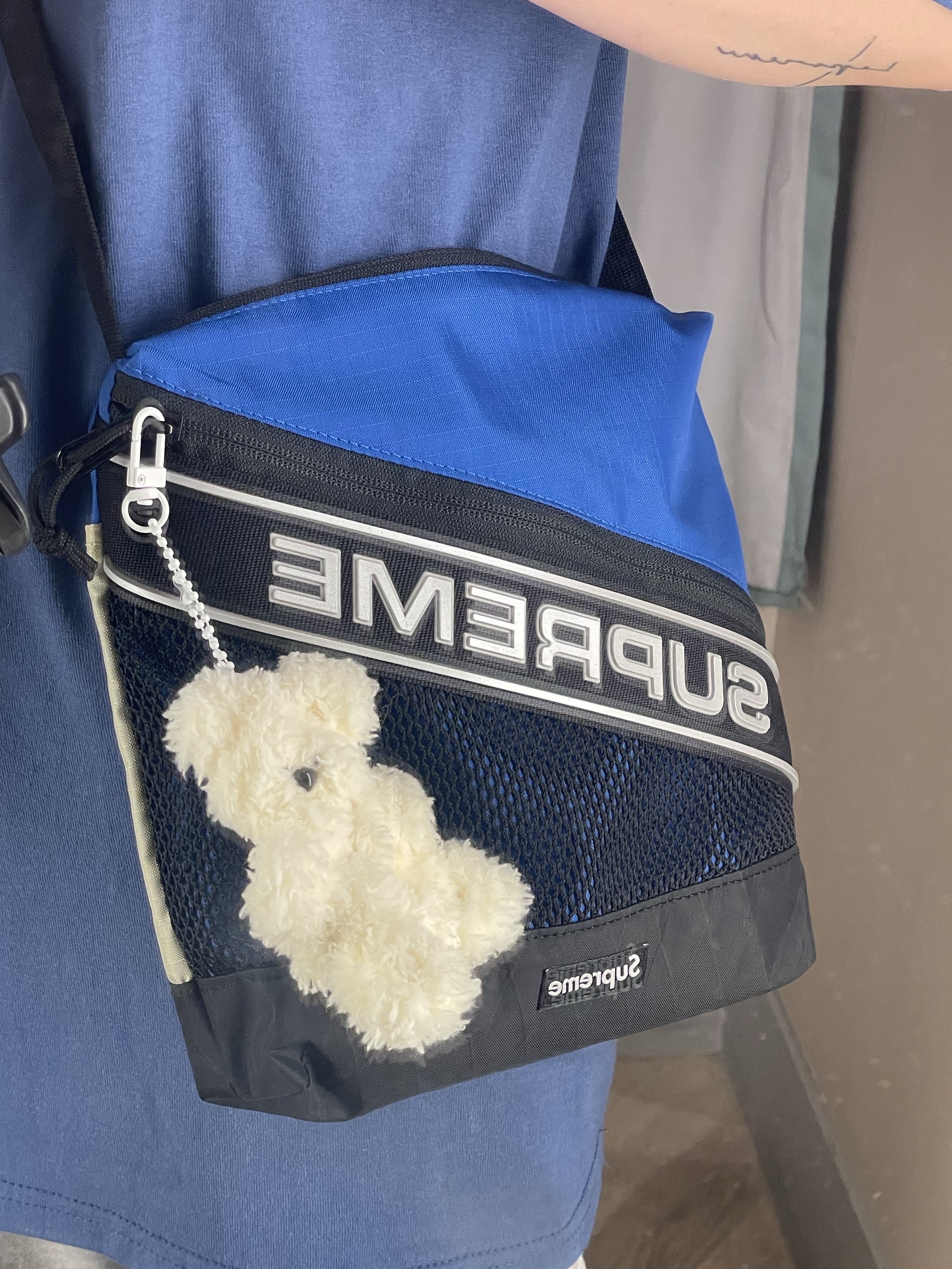Supreme Shoulder Bag Blue - 23FW 착용 스타일