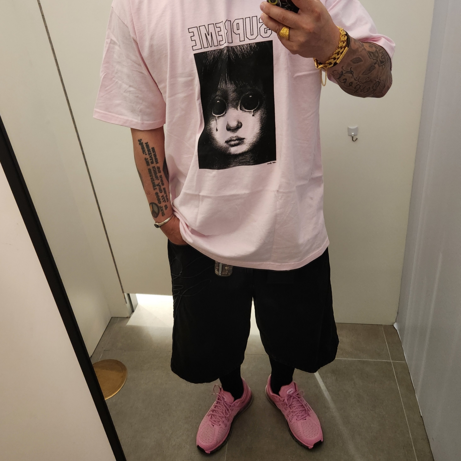 Nike x Stussy Air Max 2013 Psychic Pink, Supreme x Margaret Keane Teardrop T-Shirt Light Pink - 24SS 착용 스타일 - 2