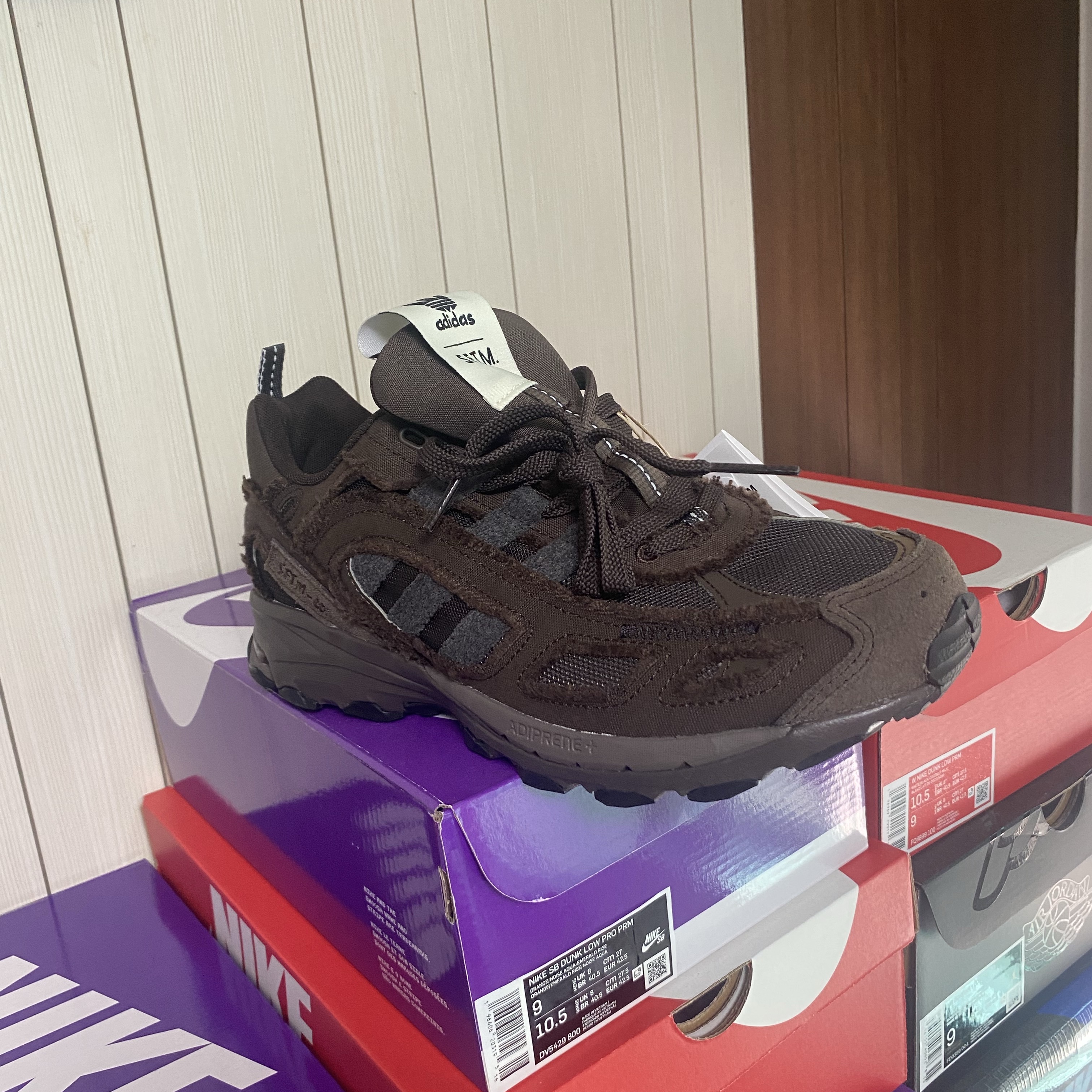 Adidas x Song for the Mute Shadowturf Dark Brown 착용 스타일 - 1