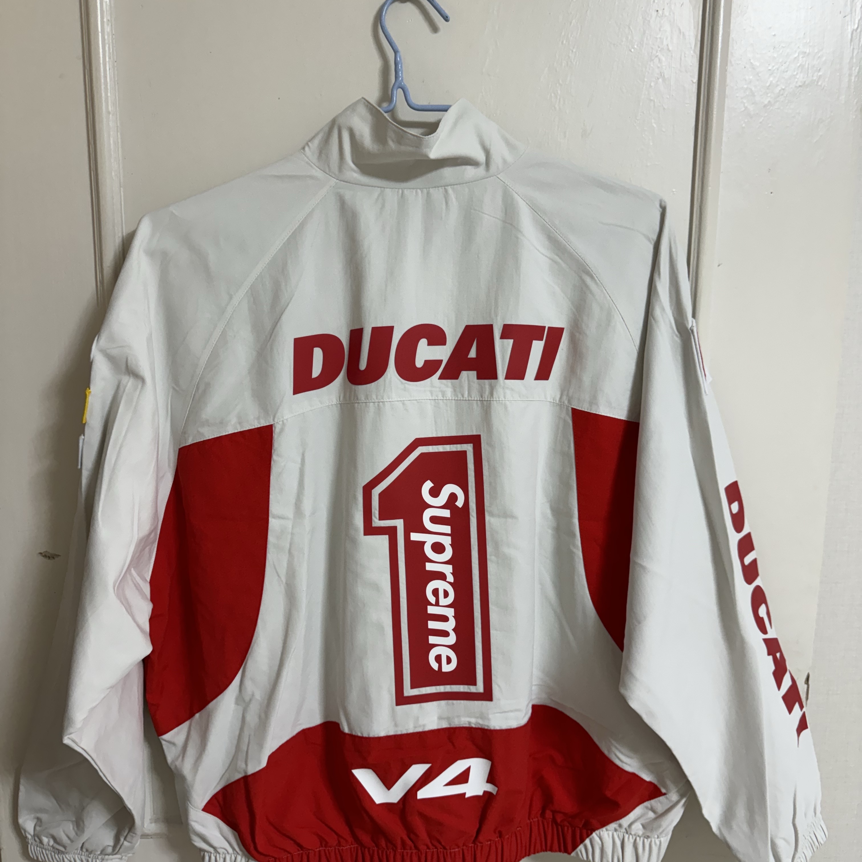 Supreme x Ducati Track Jacket Light Grey - 24SS 착용 스타일